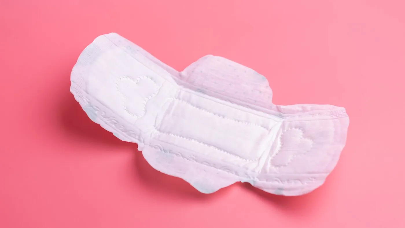 Pakistan elimină „taxa de lux” pe produsele menstruale și contraceptive. Vor scădea prețurile?
