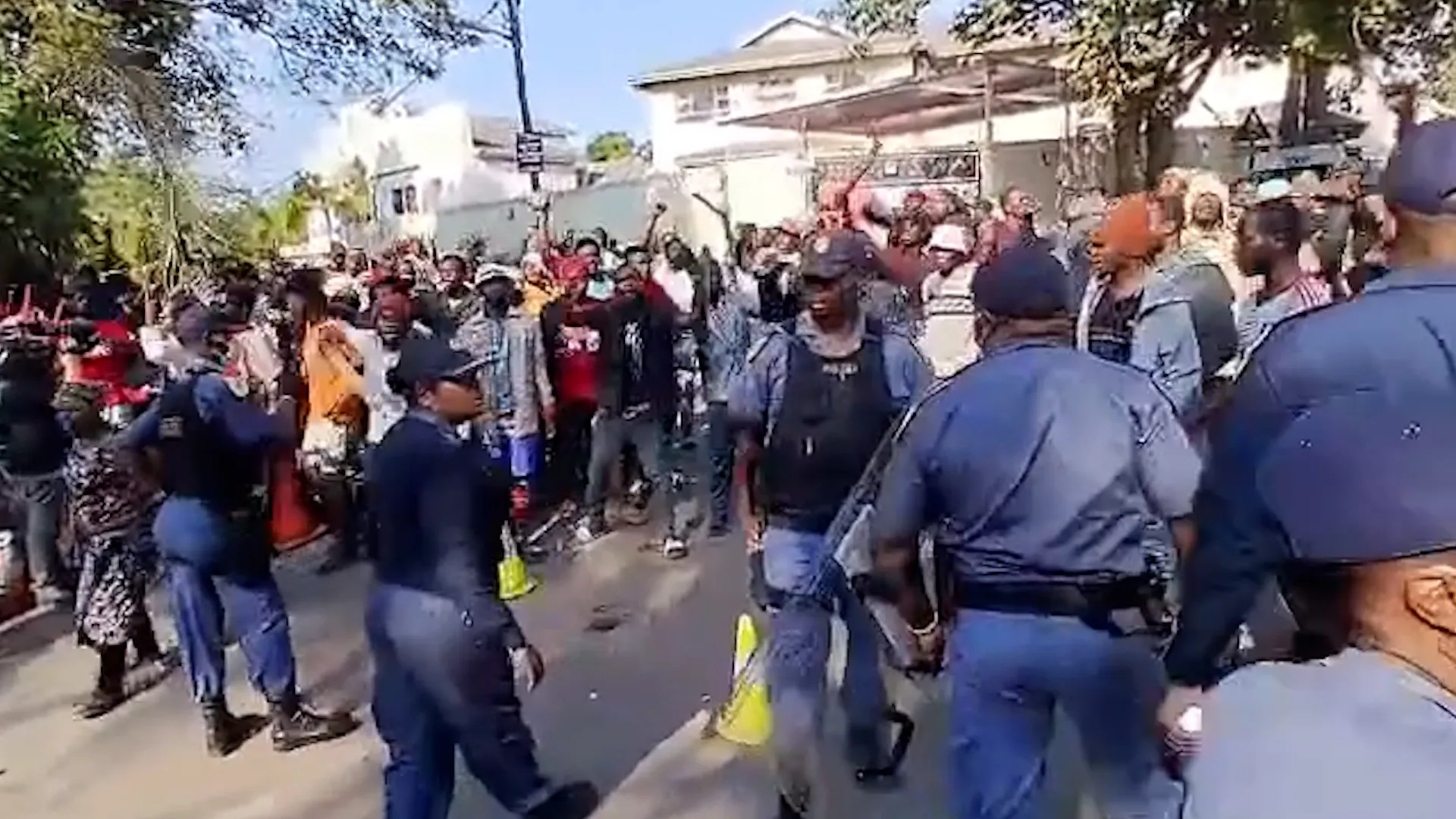 Ciocniri violente în Durban: protestatari malawieni cer deportarea din Africa de Sud