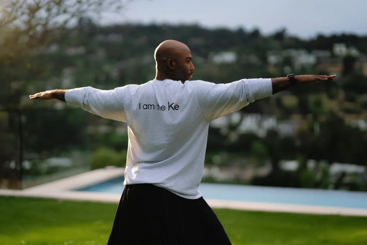 Karamo Brown, starul „Queer Eye”, lansează Kē, o aplicație de wellness cu un clon digital AI