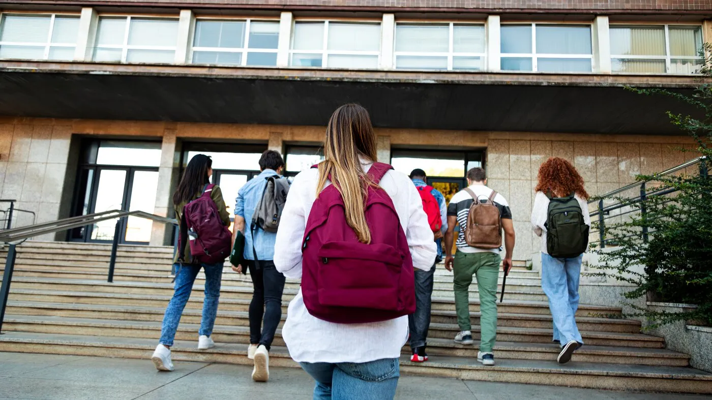 Reducere majoră de dobândă pentru împrumuturile studențești: 1 punct procentual dacă activați plata automată