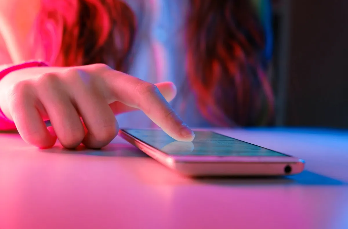 Mivo Scrolling: O nouă aplicație care îți gestionează timpul petrecut pe ecran cu blândețe și conștientizare