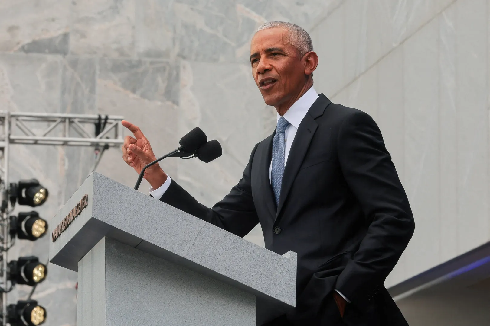 Obama deschide centrul prezidențial cu un apel la unitate: „Trebuie să investim în următoarea generație”