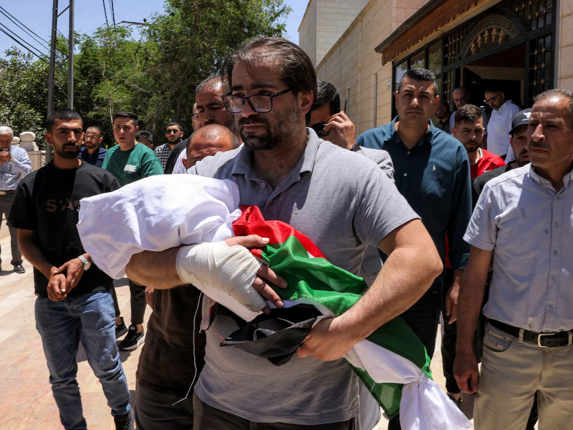 În spatele zgomotului „acordului cu Iranul”, Palestina continuă să ardă