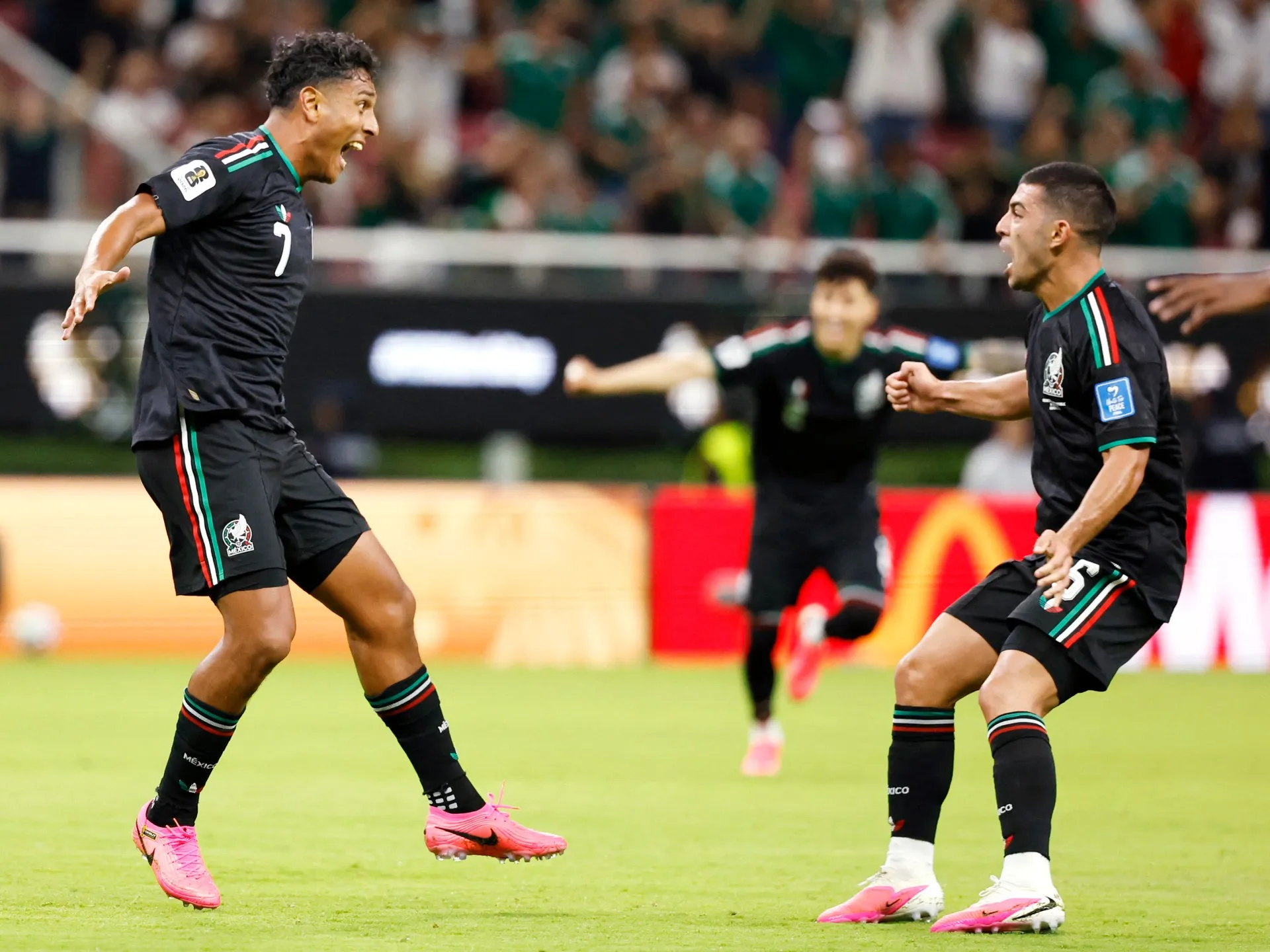 Mexic învinge Coreea de Sud cu 1-0 și devine prima echipă calificată în fazele eliminatorii ale Cupei Mondiale