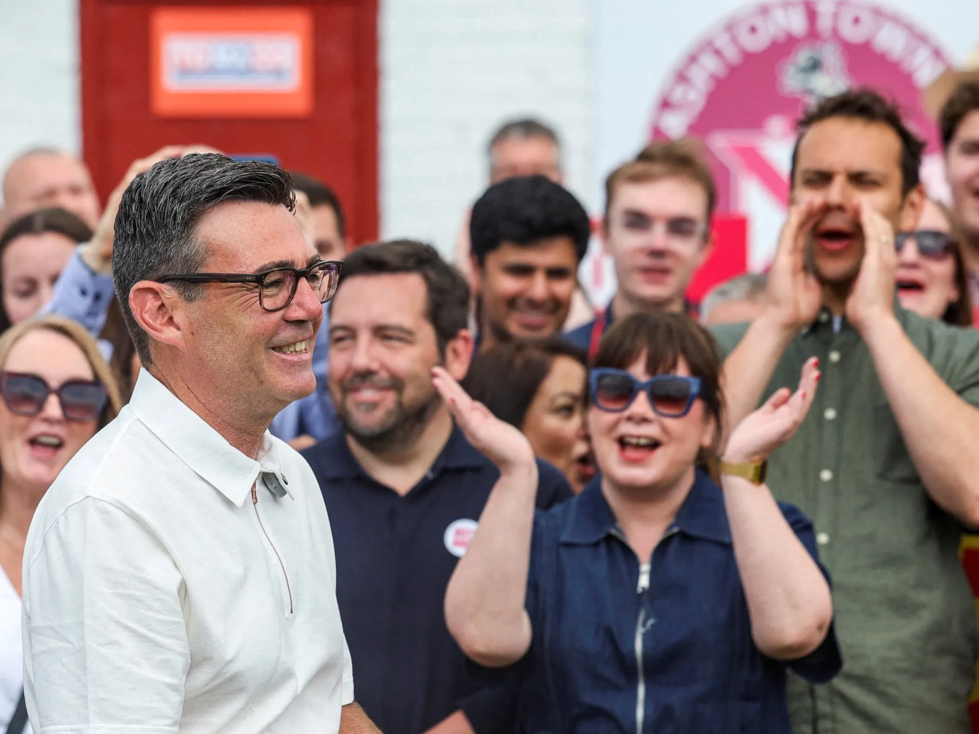 Viitorul lui Starmer atârnă de un fir după victoria lui Burnham în alegerile parțiale din Makerfield