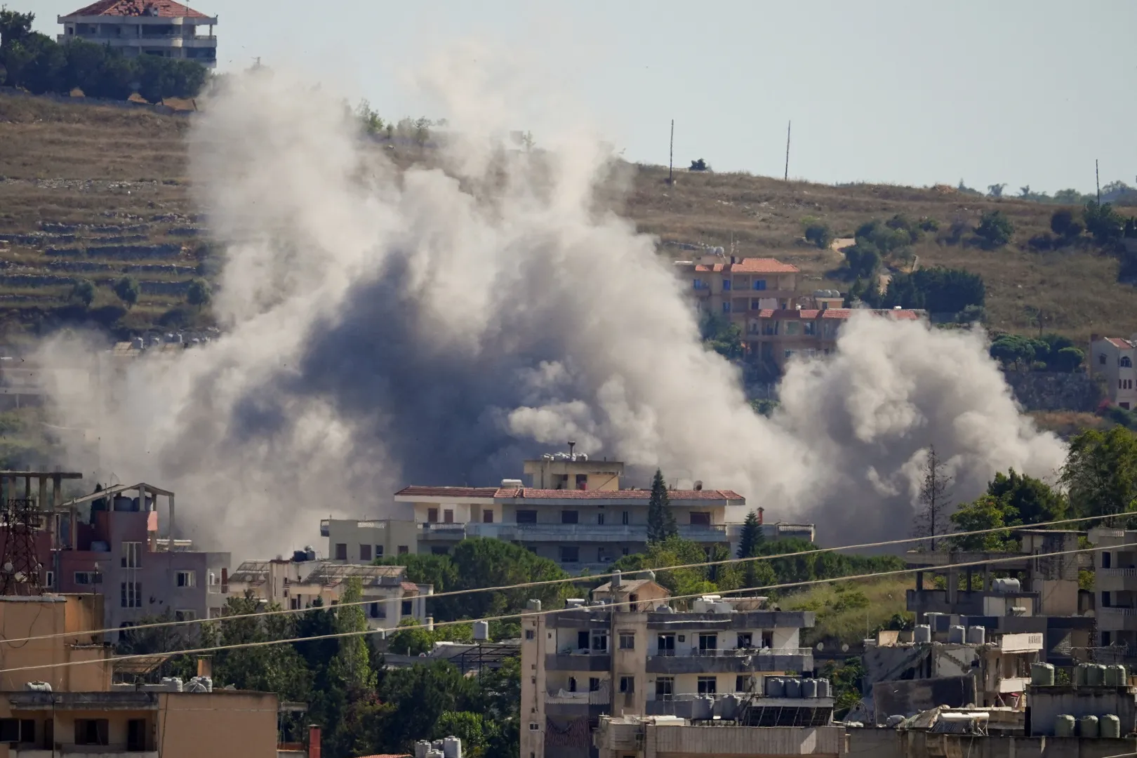 Lovituri aeriene israeliene în Liban, la câteva minute după un nou armistițiu