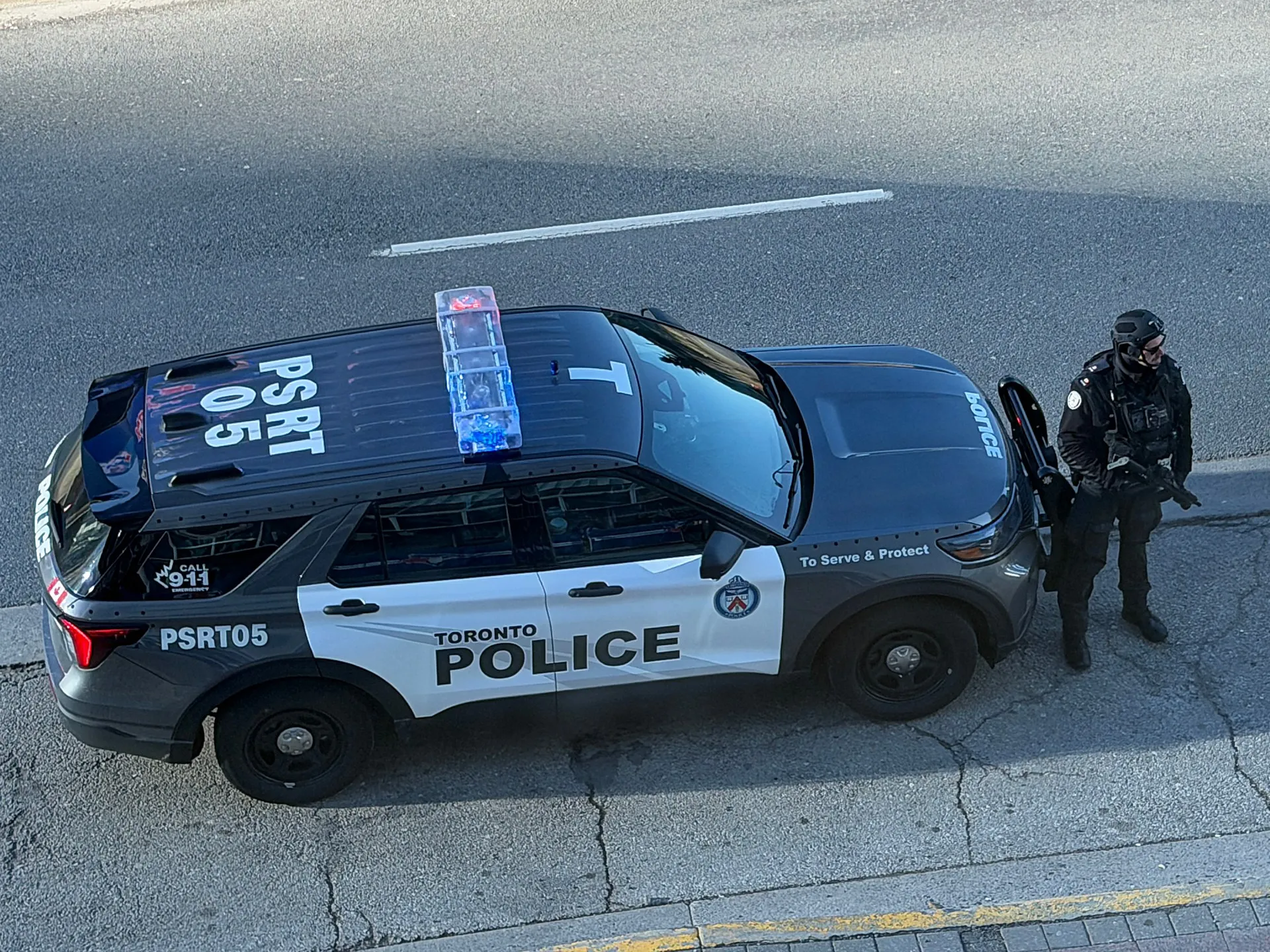 Tragedie în Montreal: Ofițer de poliție, suspect și un civil, morți într-un schimb de focuri