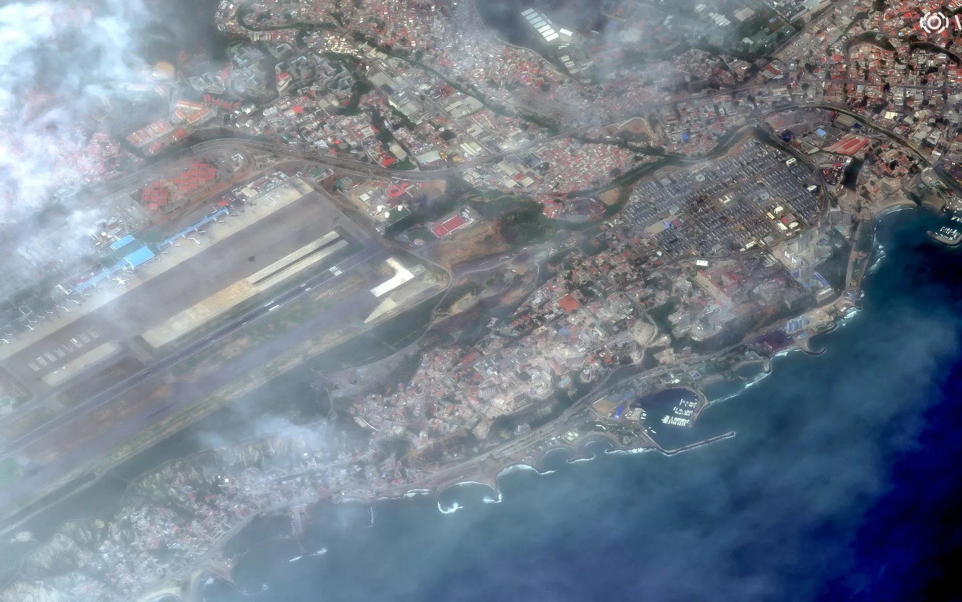 Imagini satelit arată La Guaira din Venezuela înainte și după cutremurele gemene