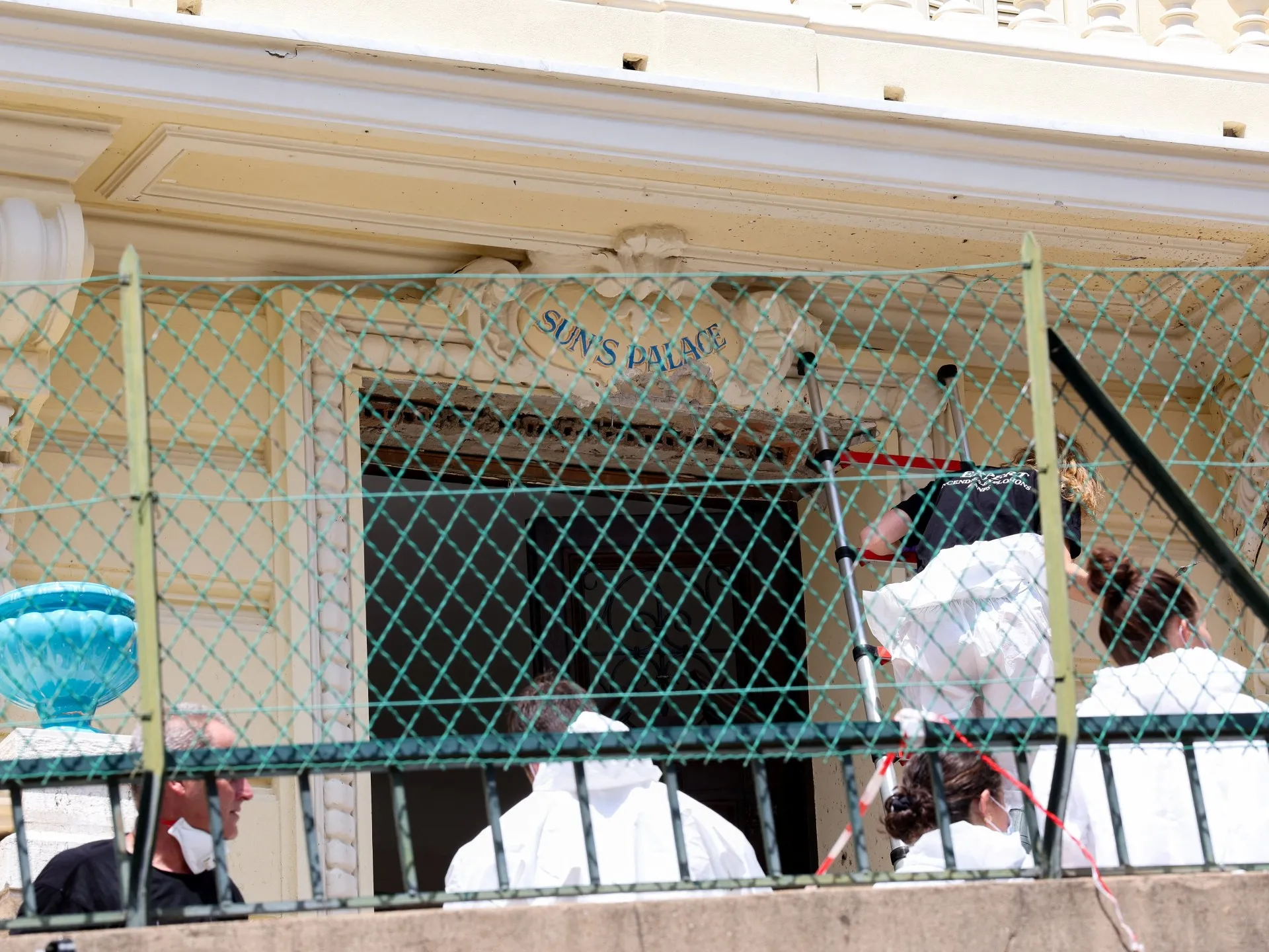 Procurorii din Monaco exclud mobilul terorist după explozia care a rănit trei persoane; suspectul este încă în libertate