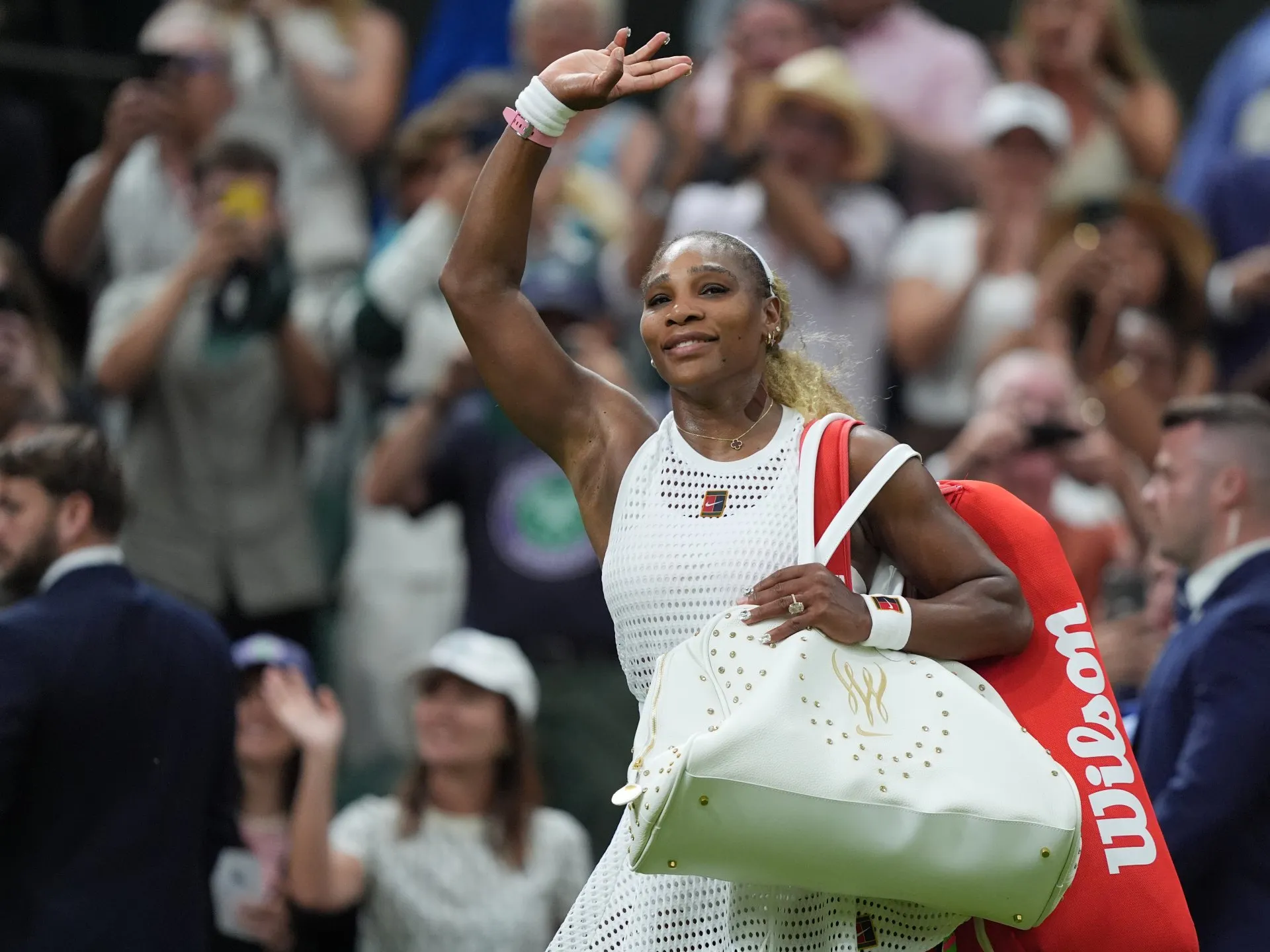 Serena Williams, învinsă dramatic la revenirea pe tabloul de simplu de la Wimbledon; Iga Swiatek, victorie cu emoții