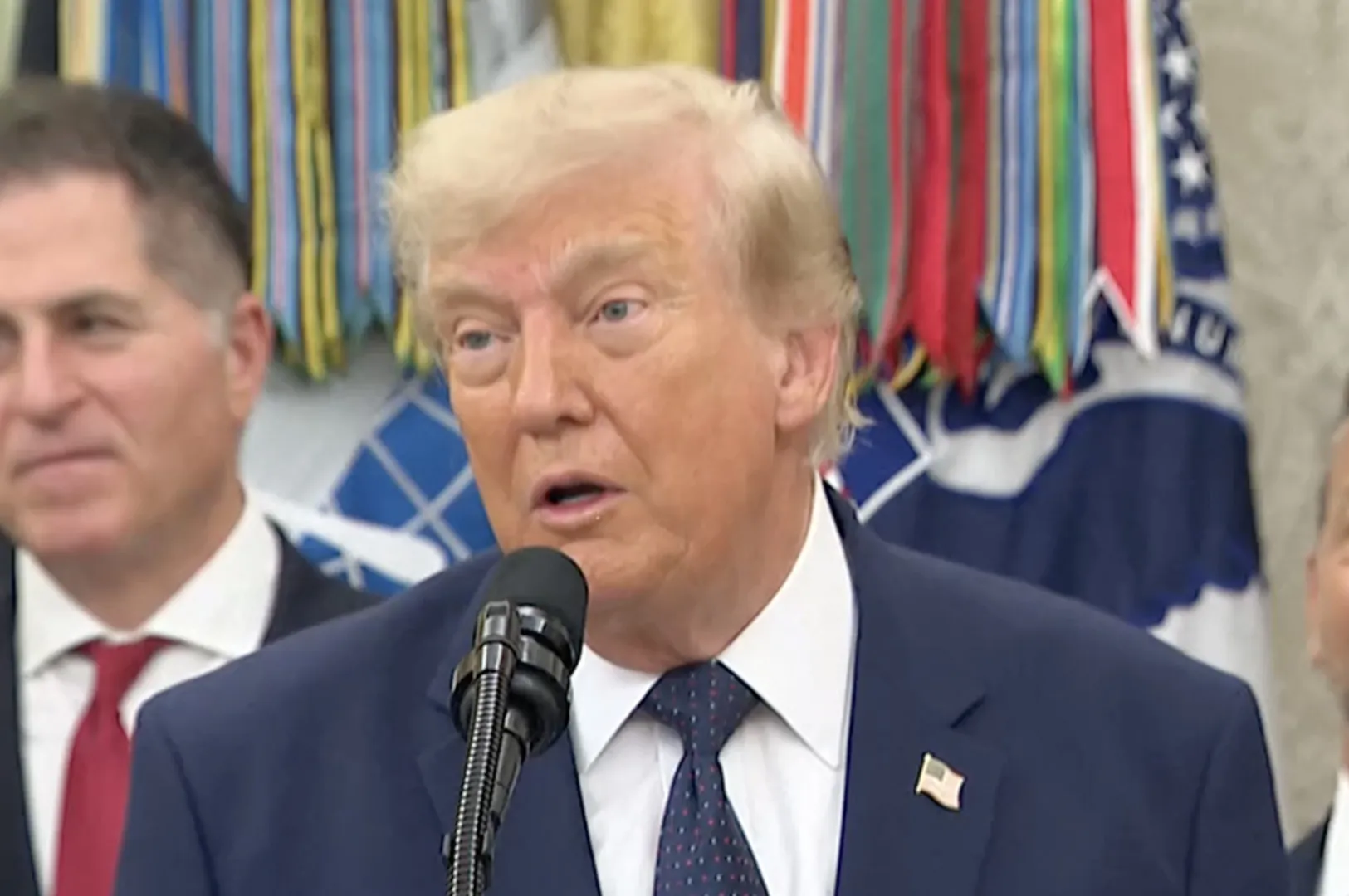 Trump apără decizia FIFA de a anula cartonașul roșu al lui Balogun: „Arbitrul a fost suspect”