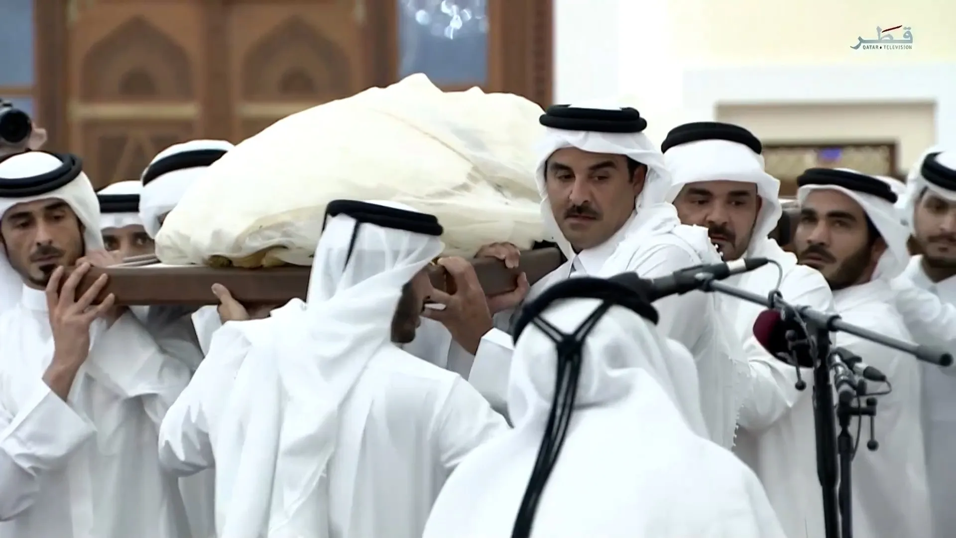 Rugăciuni funerare pentru fostul emir al Qatarului, șeicul Hamad bin Khalifa Al Thani