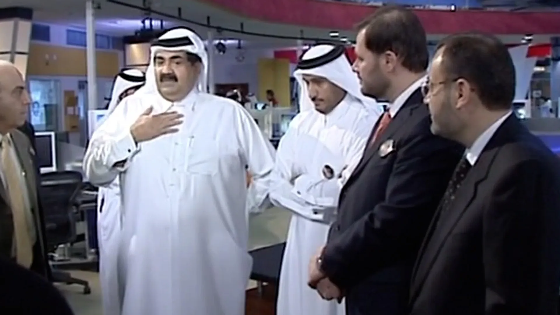 Al Jazeera își ia rămas bun de la fondatorul său, șeicul Hamad