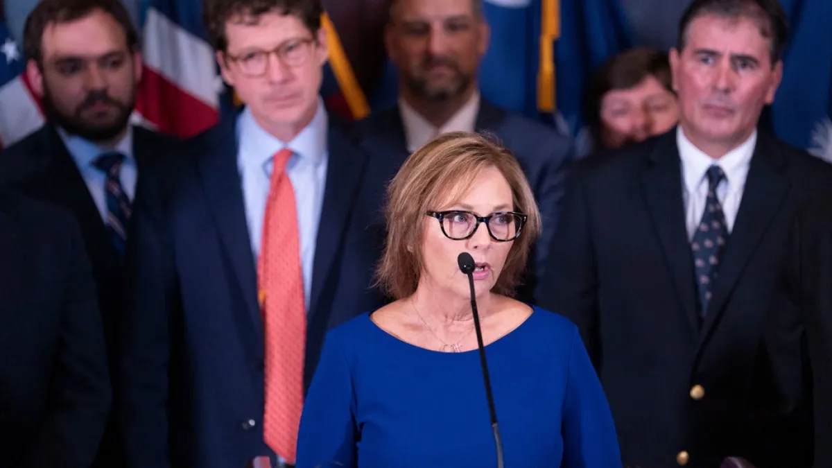 Susținut de Trump, sora lui Lindsey Graham, Darline, îl va înlocui în Senat