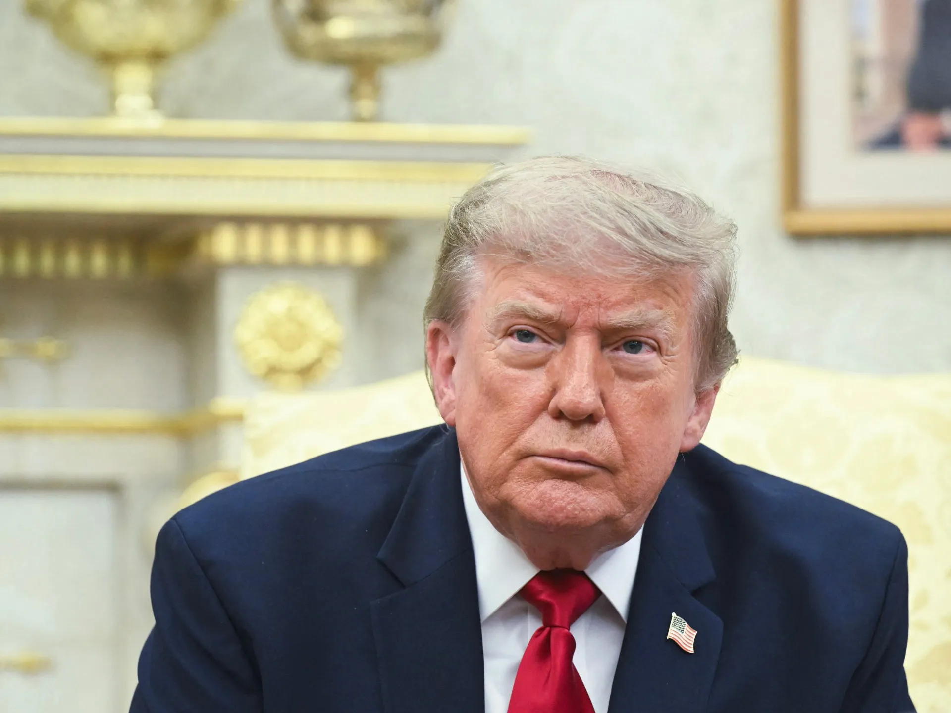 Trump renunță la taxa de 20% pe Strâmtoarea Hormuz în contextul escaladării războiului cu Iranul