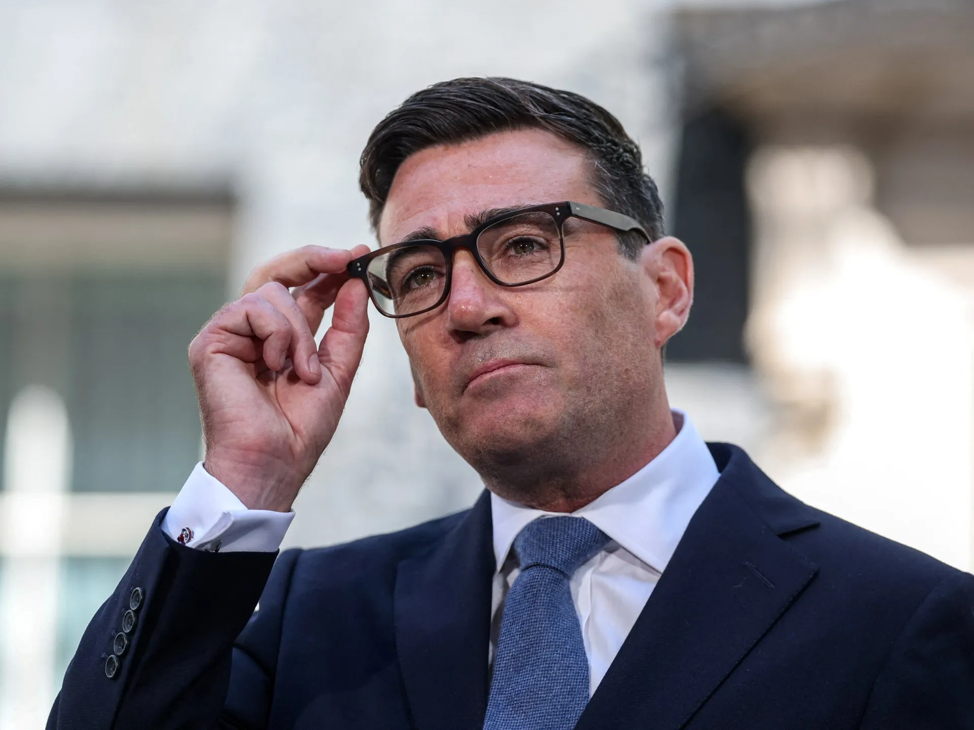 Andy Burnham renunță la planurile de identificare digitală în Marea Britanie: o decizie care împarte opinia publică