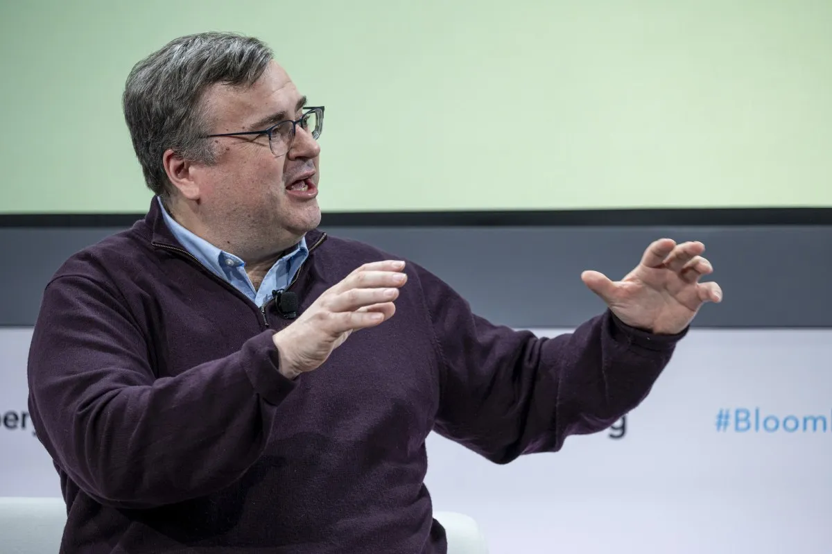 Prentis, noul laborator AI co-fondat de Reid Hoffman și Marc Pincus, negociază strângerea a 100 de milioane de dolari