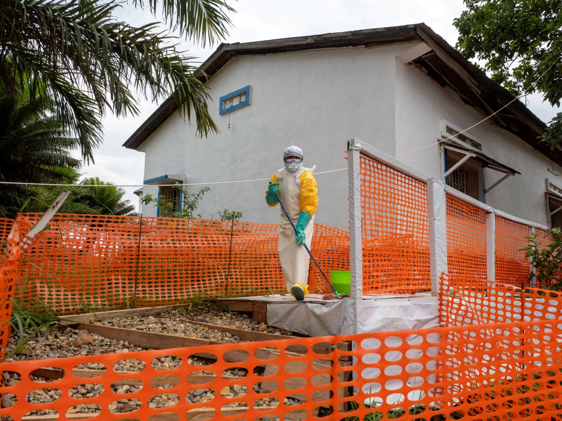 Ebola în Republica Democratică Congo: 3.200 de infectări și 1.405 decese, în timp ce focarul se extinde rapid