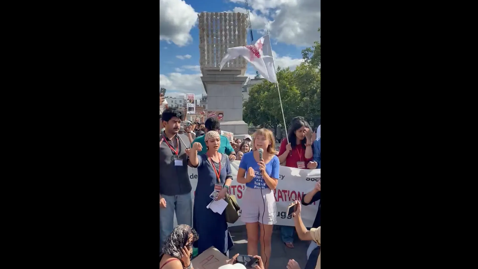 Greta Thunberg se alătură unui protest la Londra în sprijinul studenților indieni