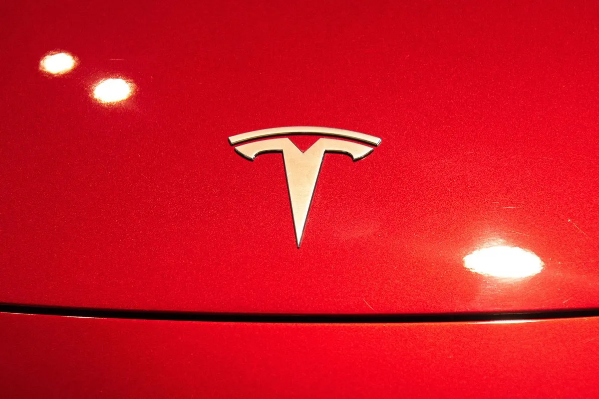 Tesla a produs al 10 milioanelea vehicul electric