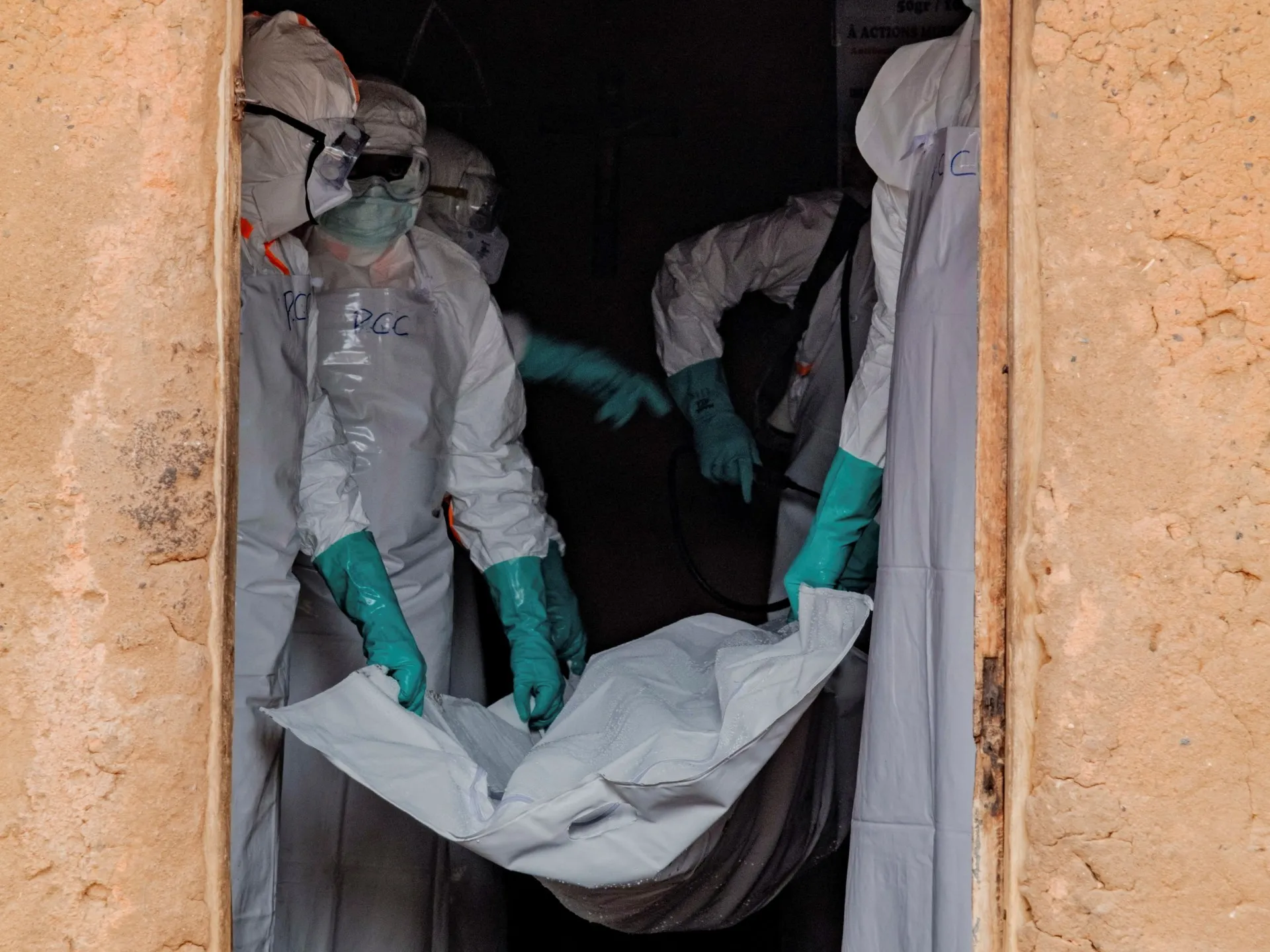 Ebola în Congo: Bilanțul depășește 1.500 de morți, iar lupta împotriva virusului continuă