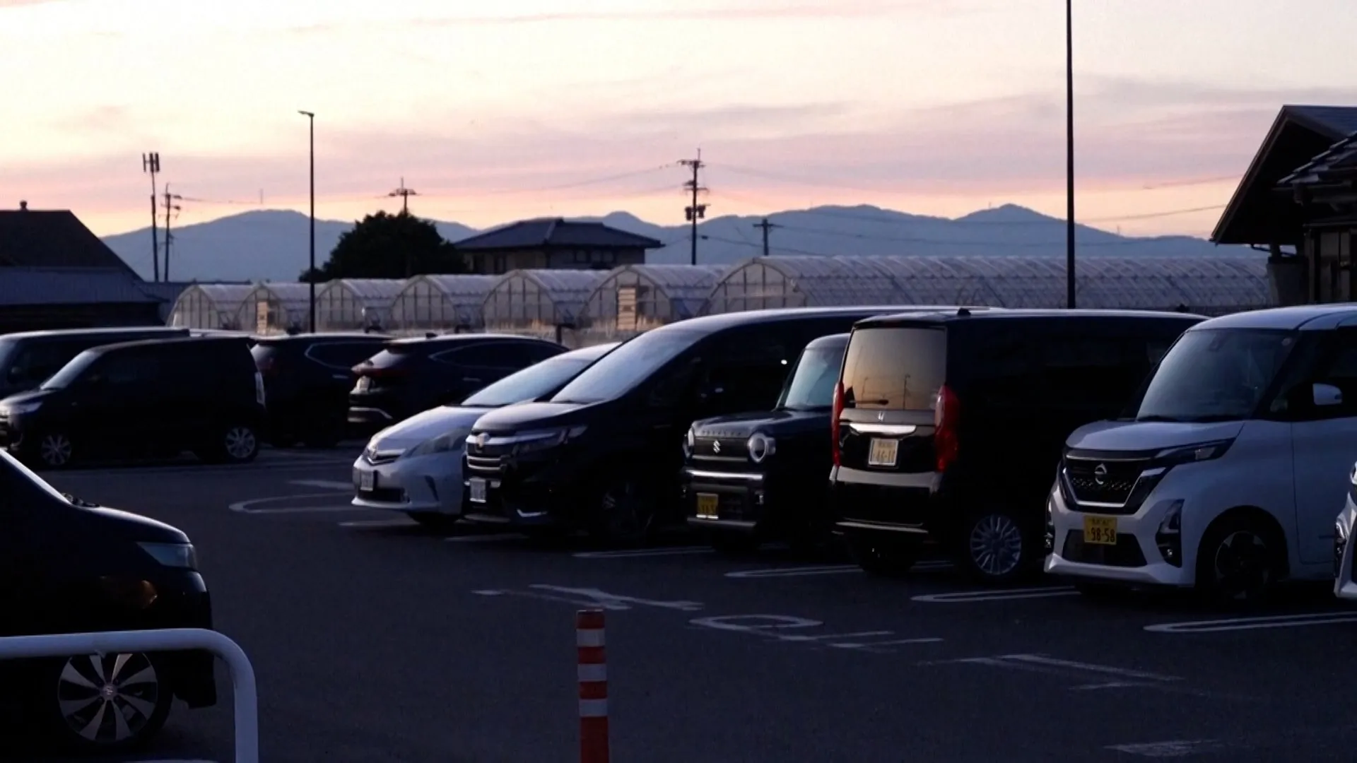 Familii dorm în mașini după ce cutremurul din Japonia le-a distrus casele