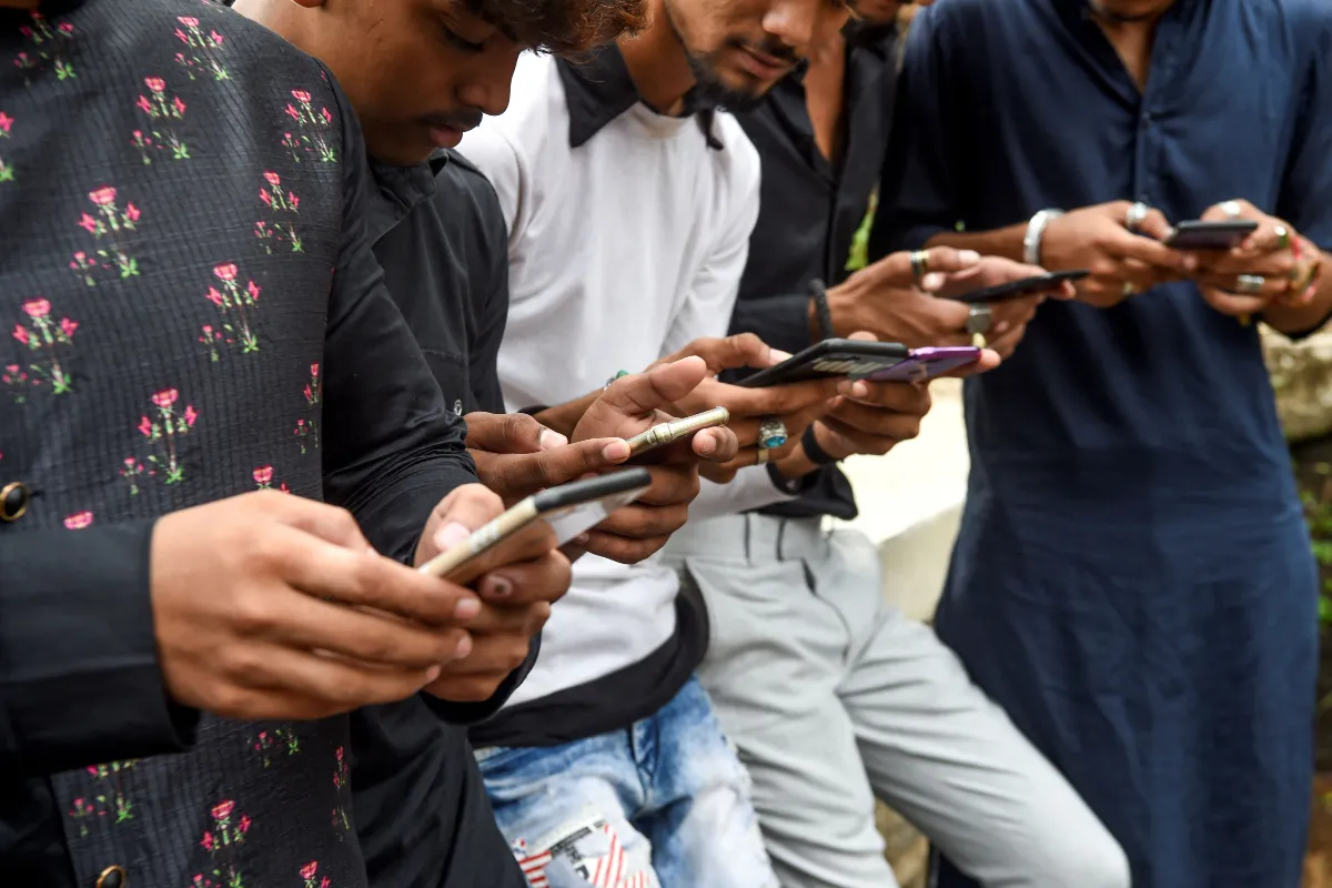 India nu mai doar descarcă aplicații, ci începe să plătească pentru ele