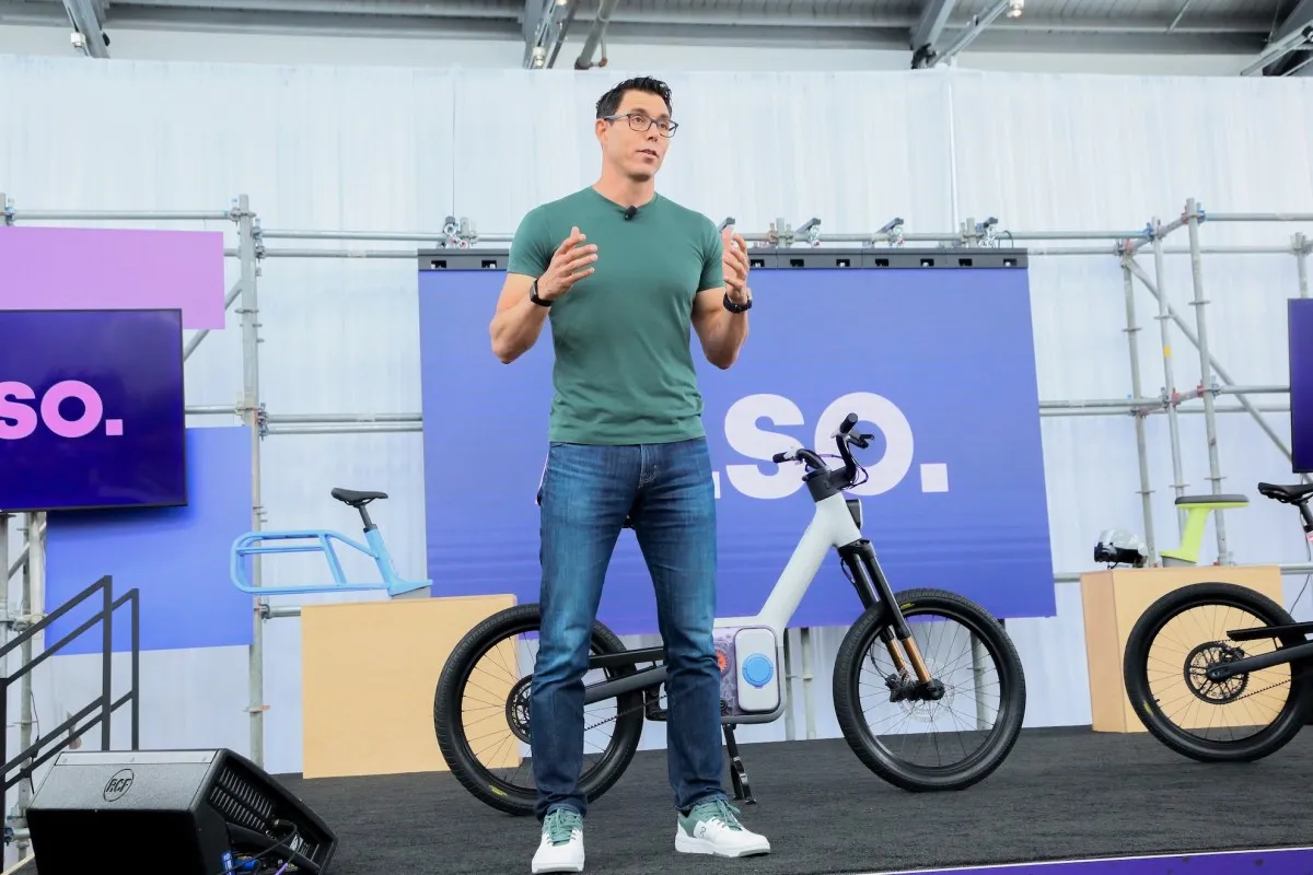 Also, spin-off-ul Rivian, începe livrările de e-biciclete după luni de întârzieri