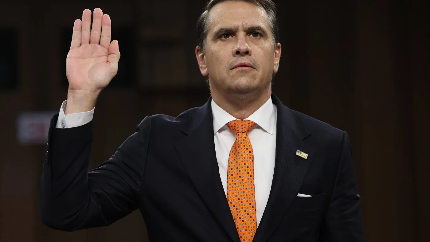 Todd Blanche anulează fondul anti-armamentizare. Și, Trump renunță la loviturile împotriva Iranului