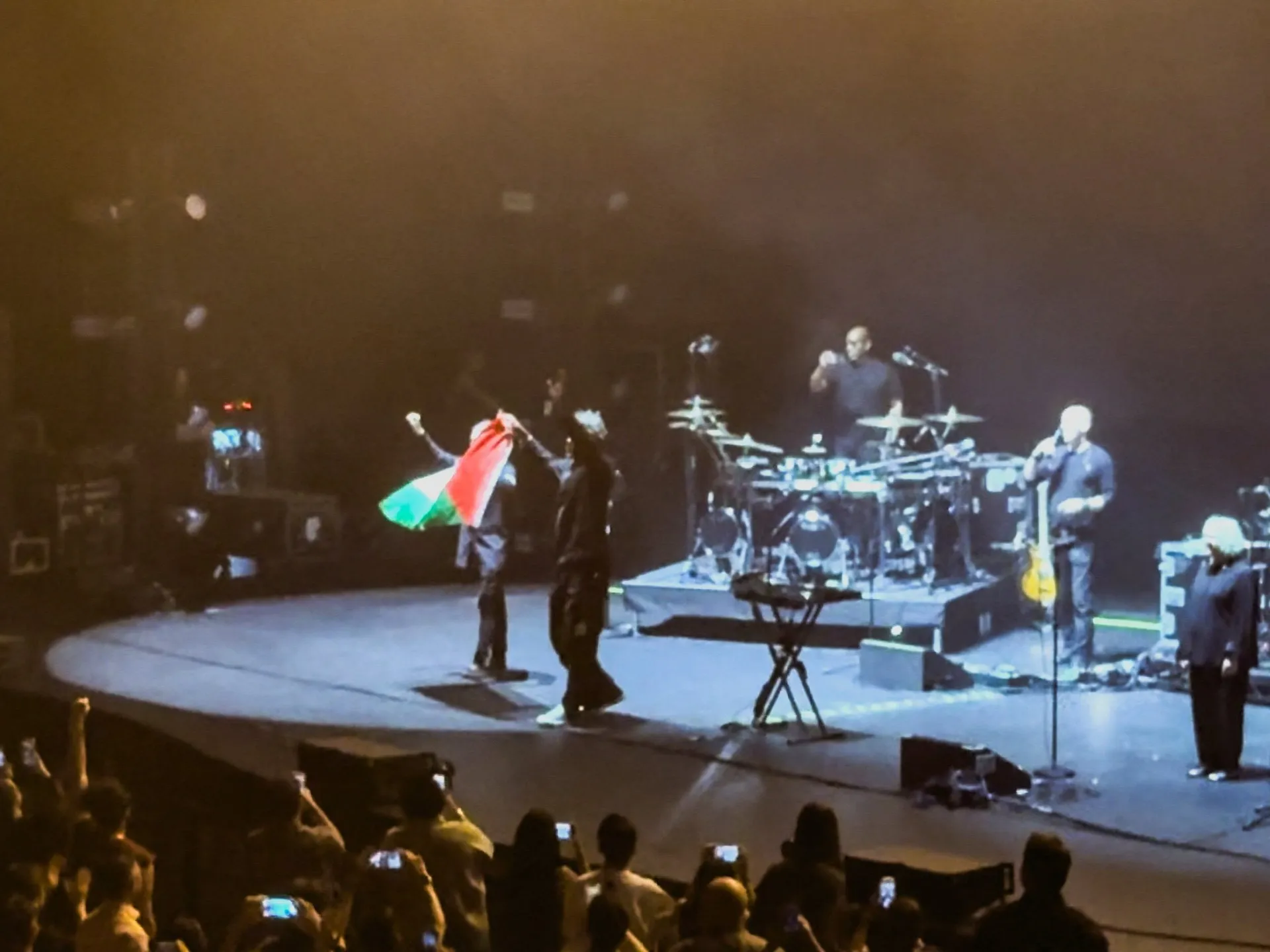 Massive Attack, reținuți în Singapore după un gest de solidaritate cu Palestina