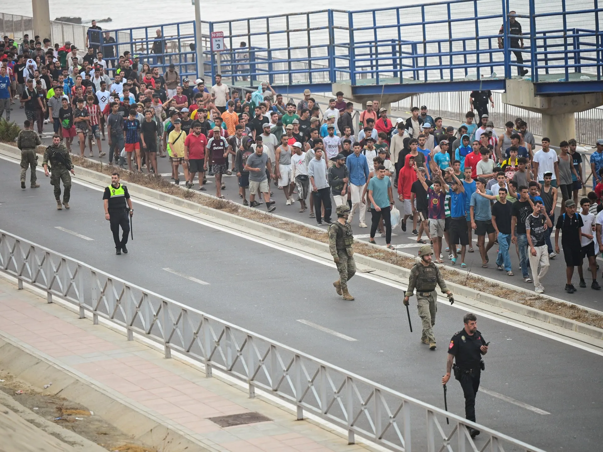 Sute de minori migranți blocați în Ceuta după criza de la frontieră
