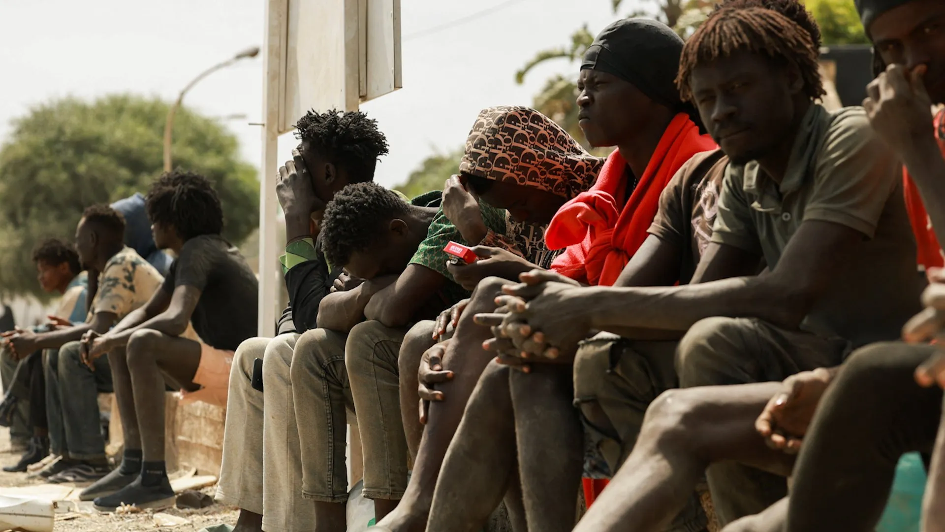 Migranții așteaptă azil în Ceuta, între foame și sete