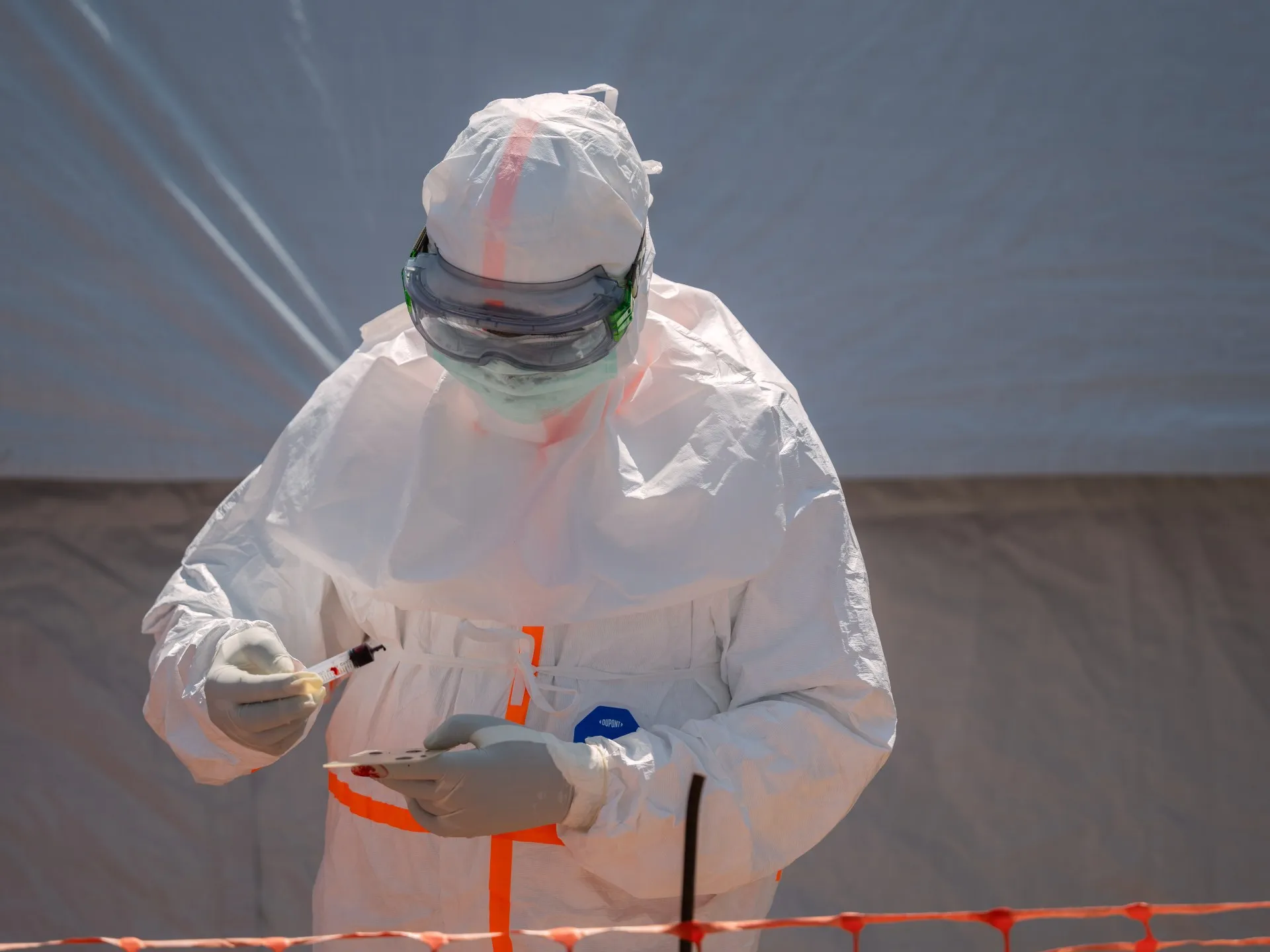 Epidemia de Ebola din Republica Democratică Congo depășește 1.700 de morți, în timp ce OMS accelerează testele