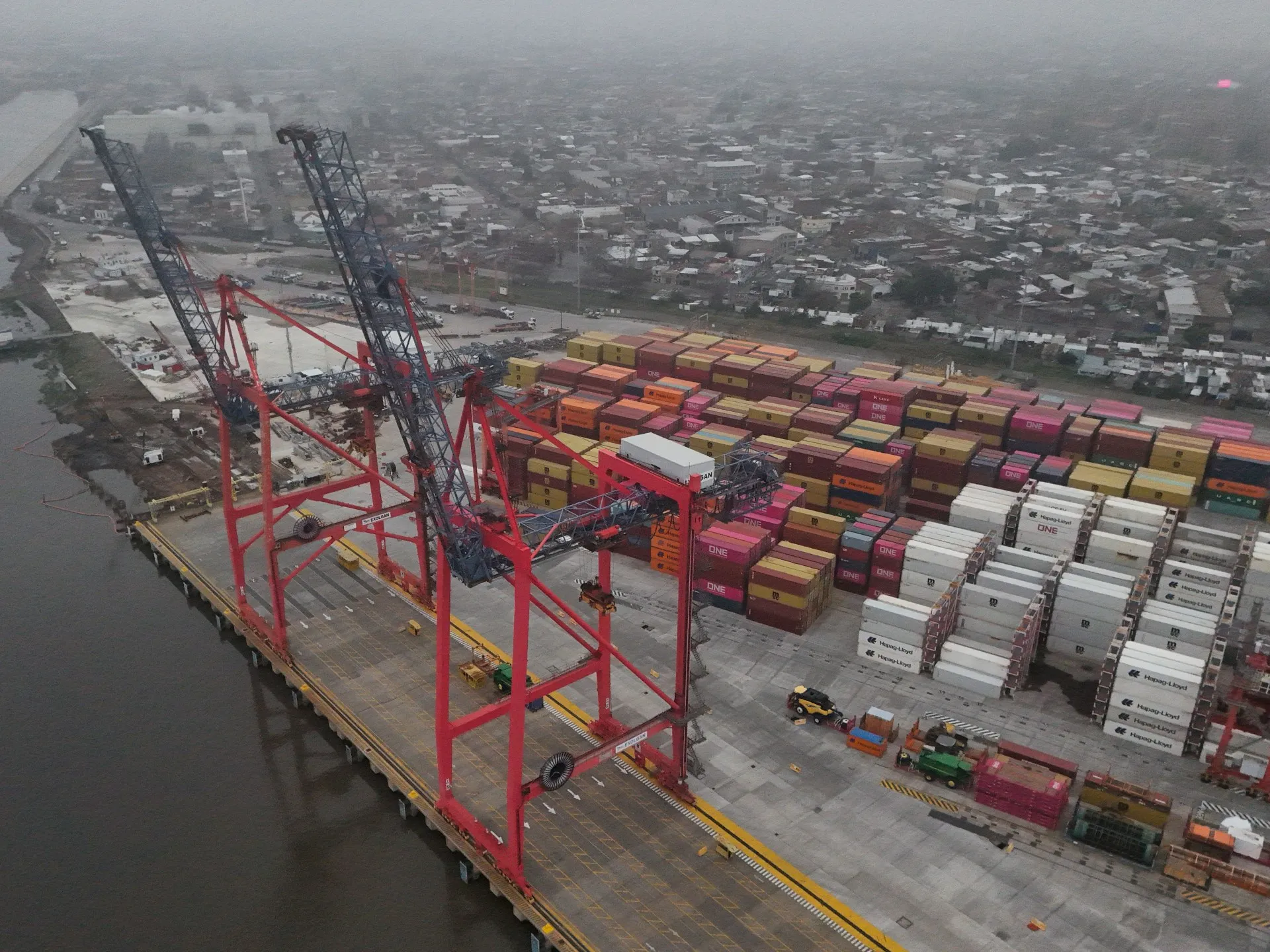 Greva piloților maritimi blochează exporturile de cereale din Argentina: un nou decret al lui Milei stârnește controverse
