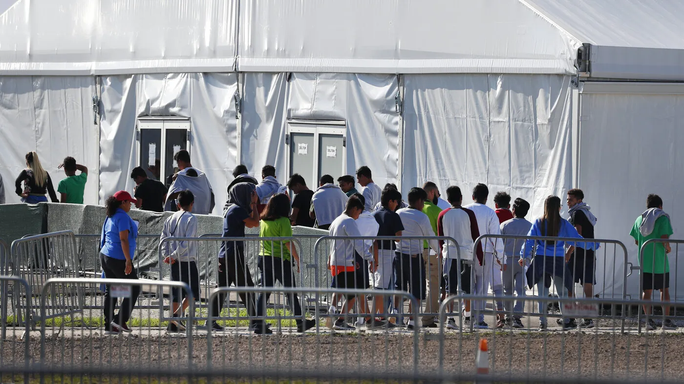 O firmă de avocatură din Texas, cu legături în administrația Trump, primește 150 de milioane de dolari pentru a reprezenta copiii migranți neînsoțiți