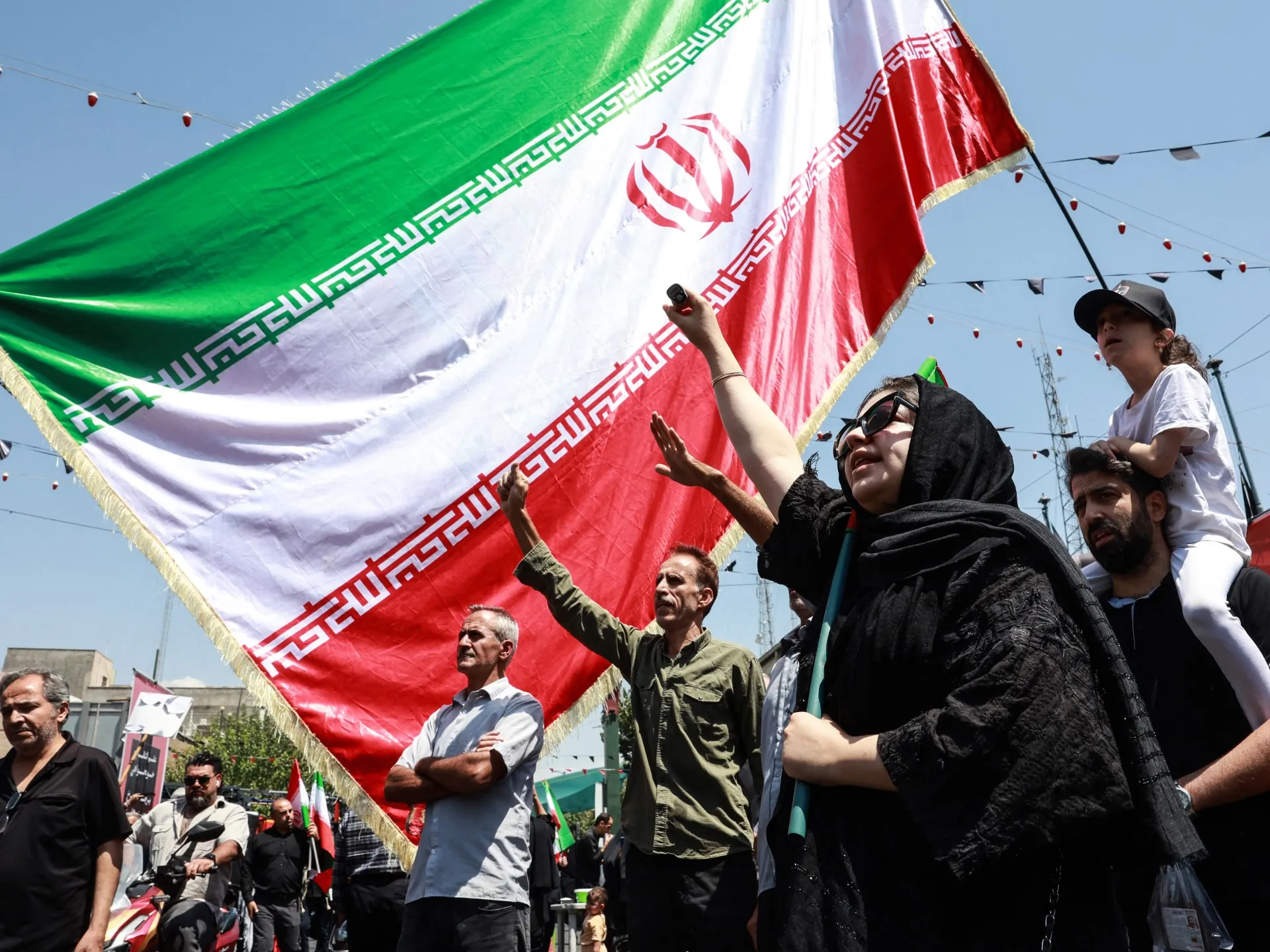 Iran și Oman aproape de un acord privind Strâmtoarea Hormuz; Houthi atacă tancuri petroliere saudite, iar Israel bombardează Libanul