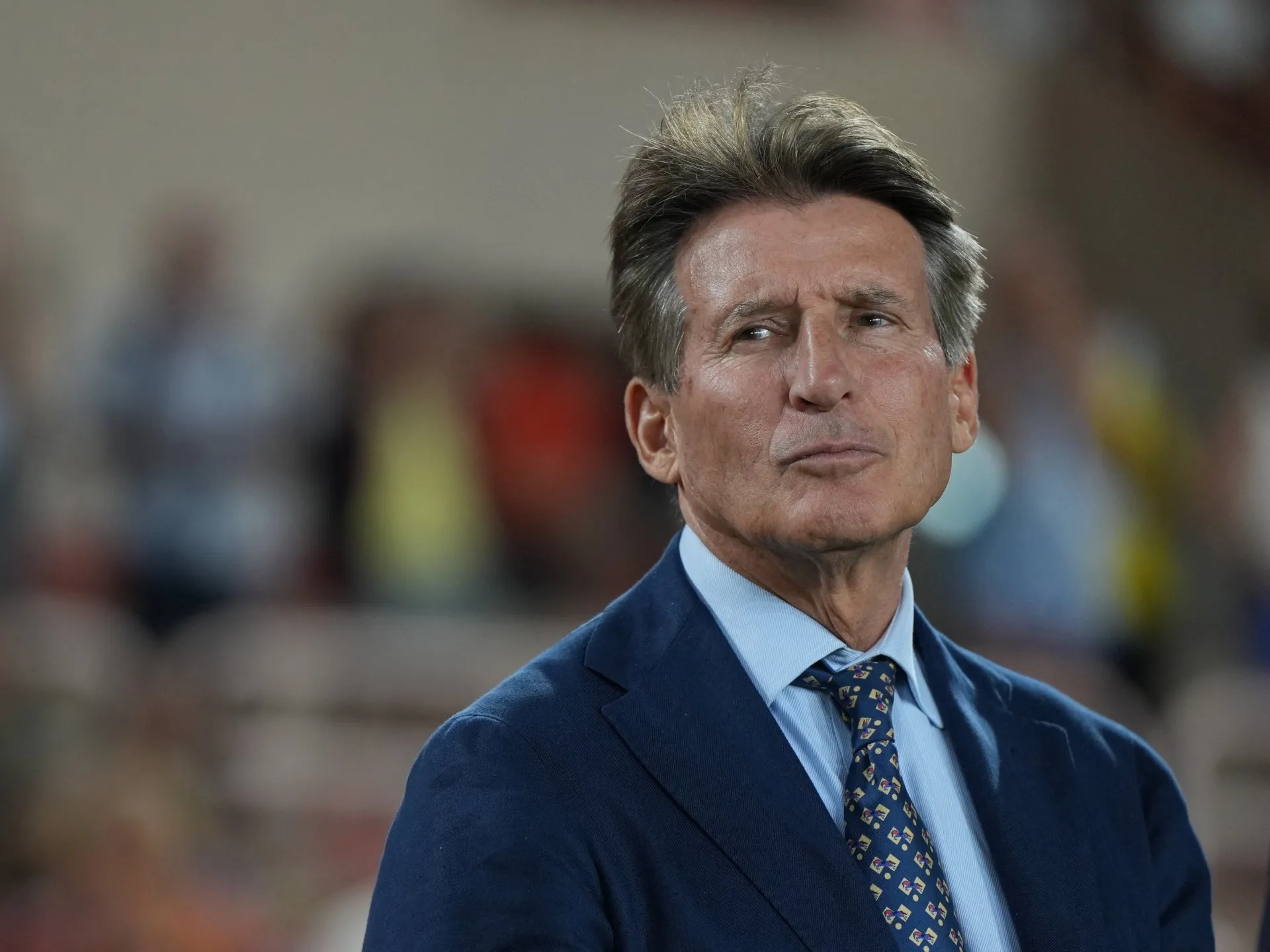 Sebastian Coe: „Politicienii trebuie ținuți în autobuz, dar departe de volan” – avertisment dur înaintea Jocurilor Olimpice de la Los Angeles