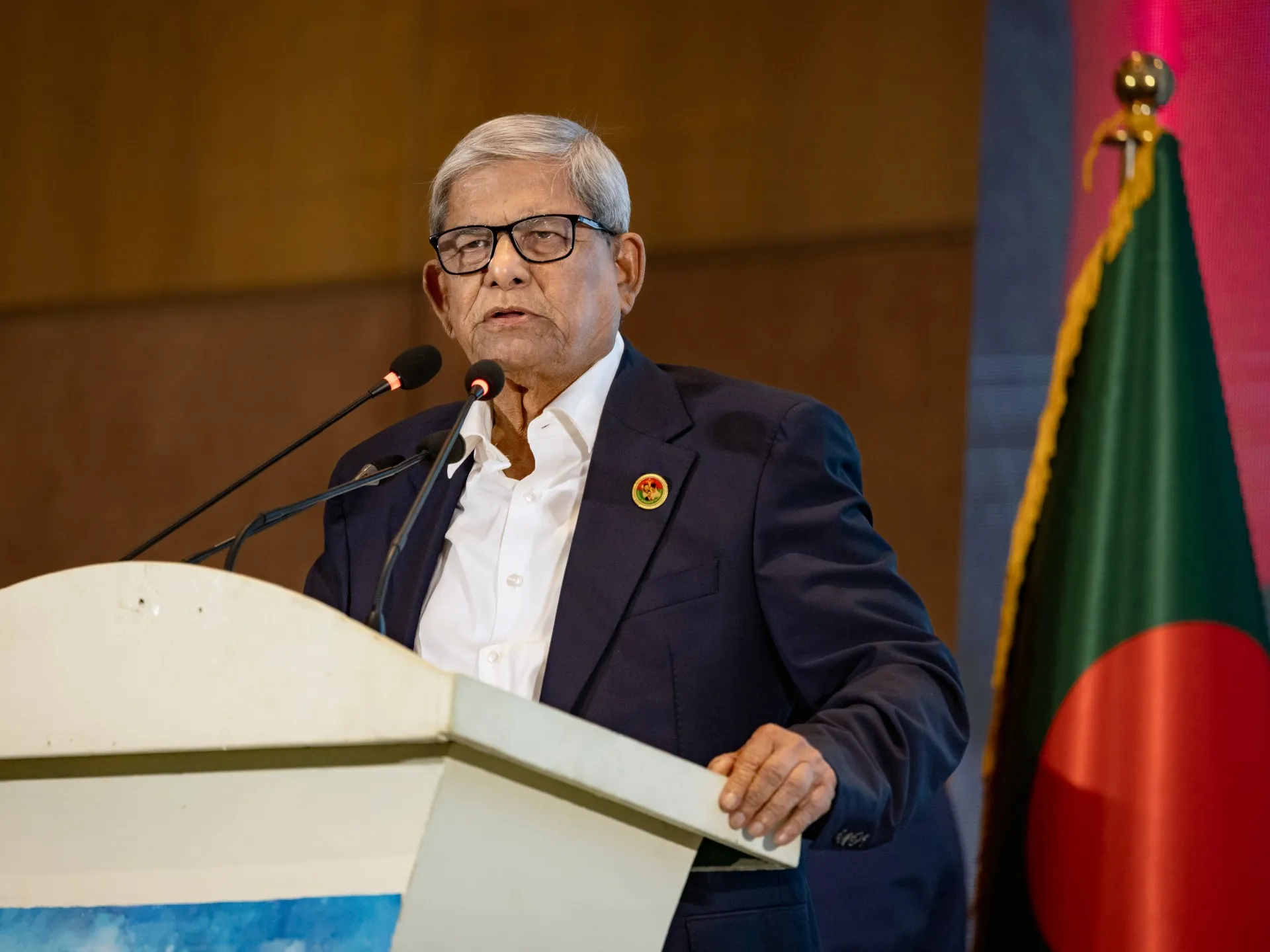 Bangladesh îl alege pe veteranul partidului de guvernământ, Alamgir, ca președinte