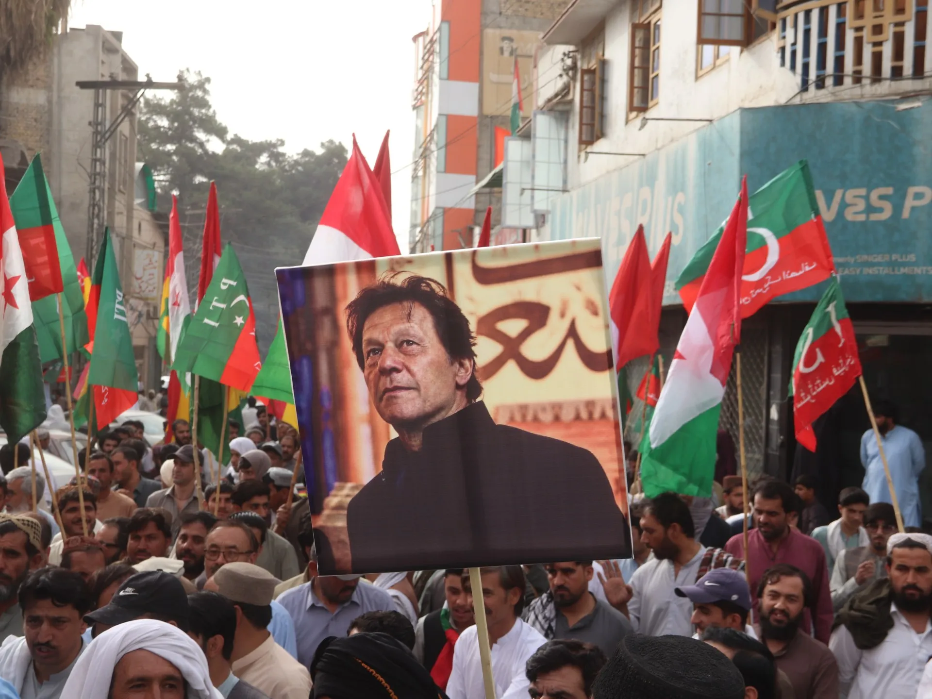 Pakistan: PTI cere sancționarea guvernului pentru mutarea lui Imran Khan la spitalul de stat