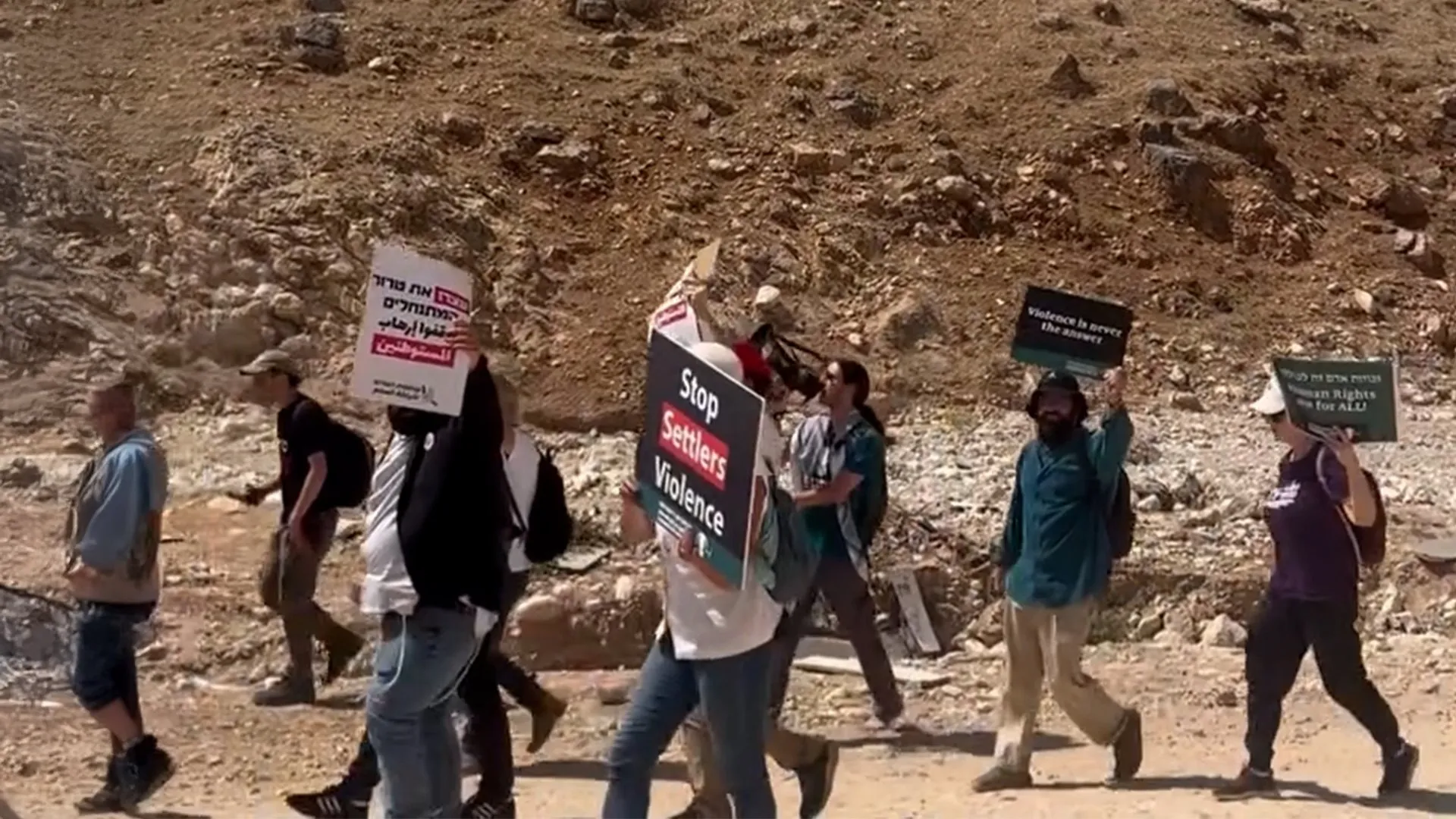 Activiști evrei se opun coloniștilor israelieni: o prezență de protecție în Cisiordania