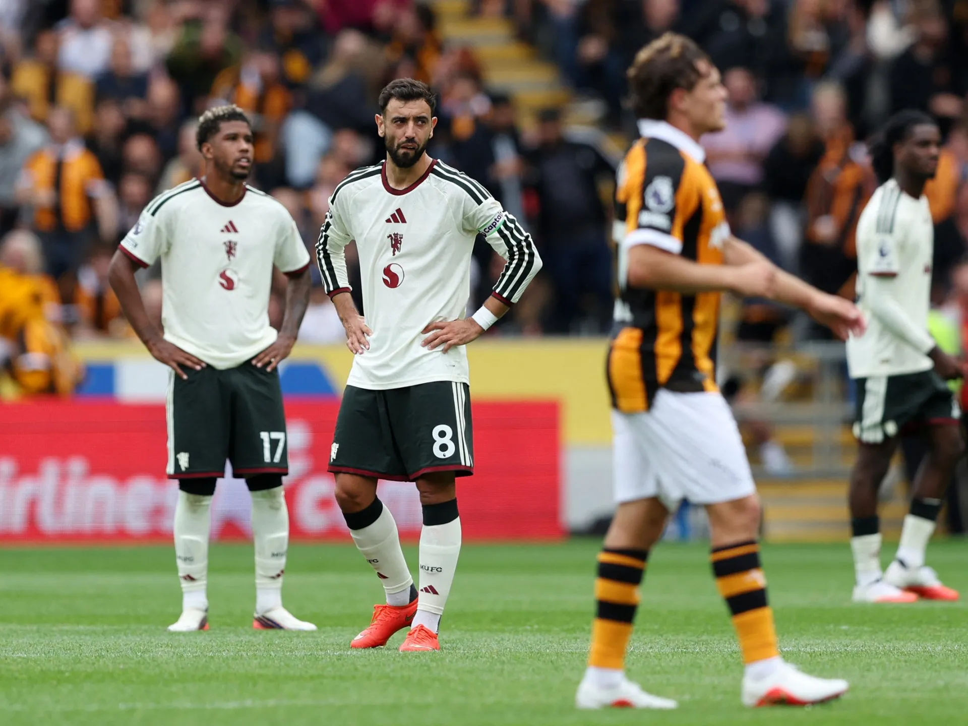 Manchester United, umilită la Hull în debutul de Premier League