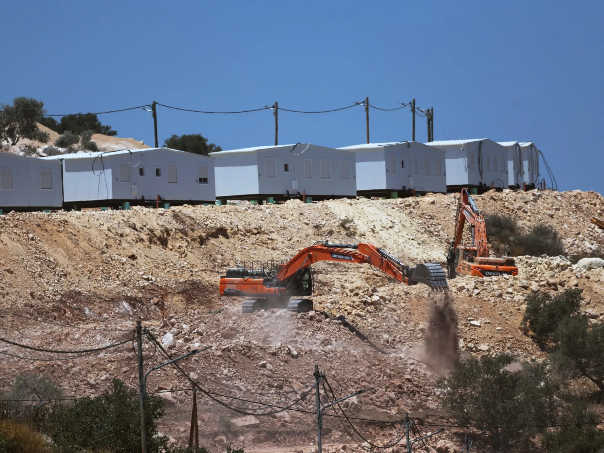De ce construiește Israel noi așezări ilegale?