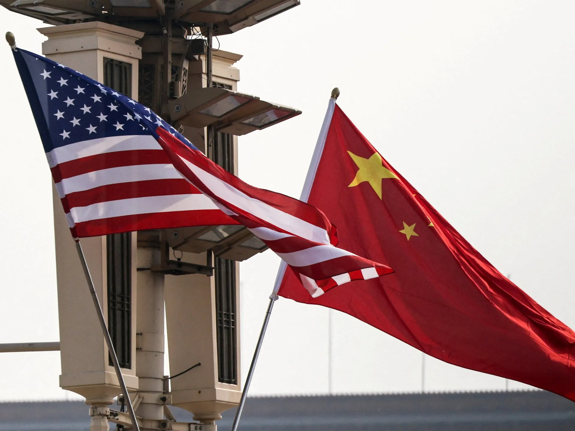 China își apără interesele în fața extinderii sancțiunilor americane asupra Iranului