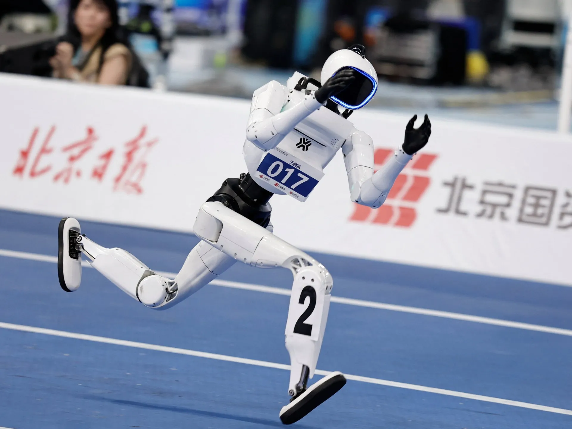 Robotul umanoid Tiangong a spulberat recordul lui Usain Bolt la 100 de metri: 8,86 secunde la Beijing
