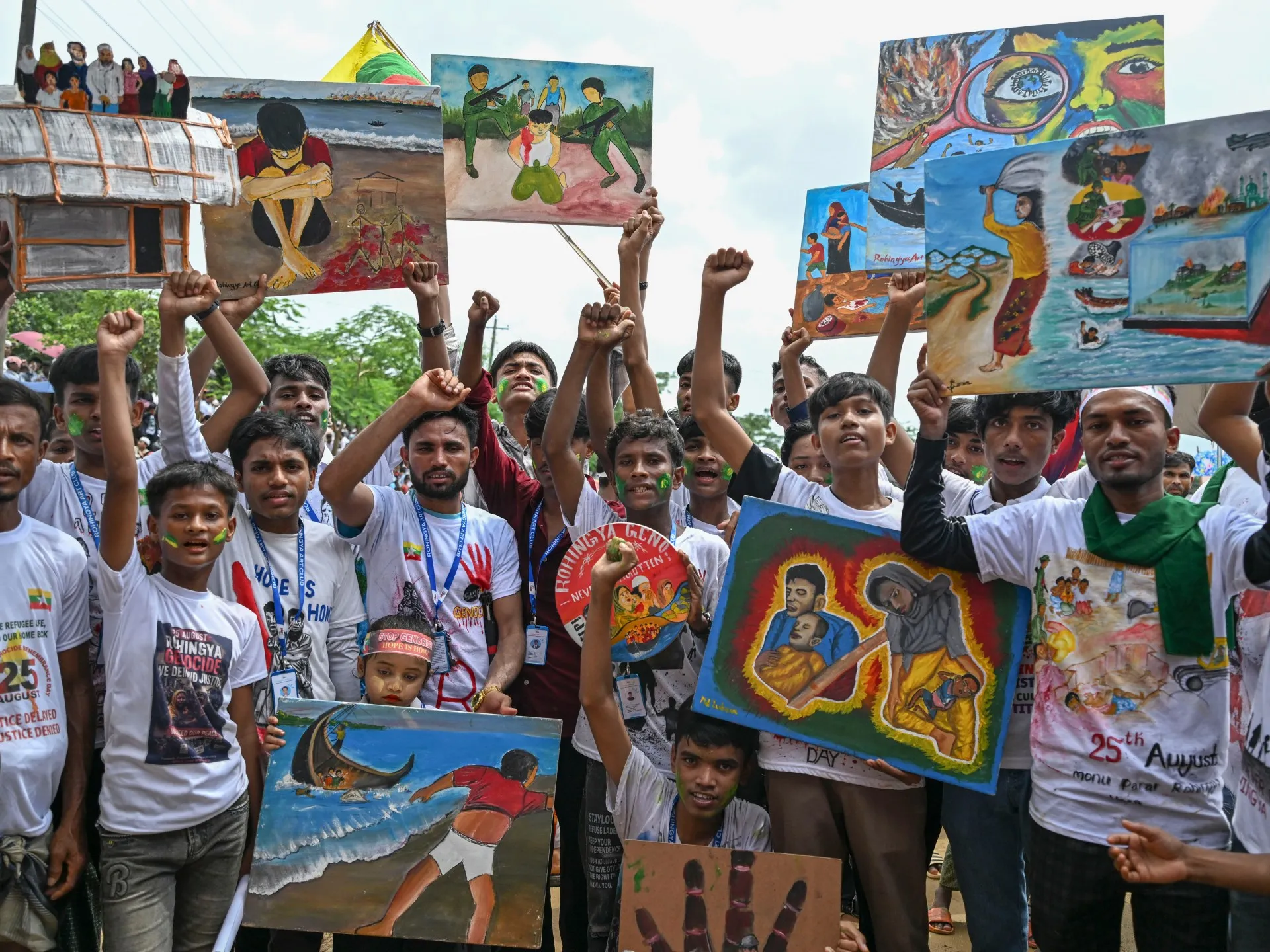 Nouă ani de exod: Sute de mii de refugiați rohingya protestează în Bangladesh, cerând întoarcerea în siguranță în Myanmar