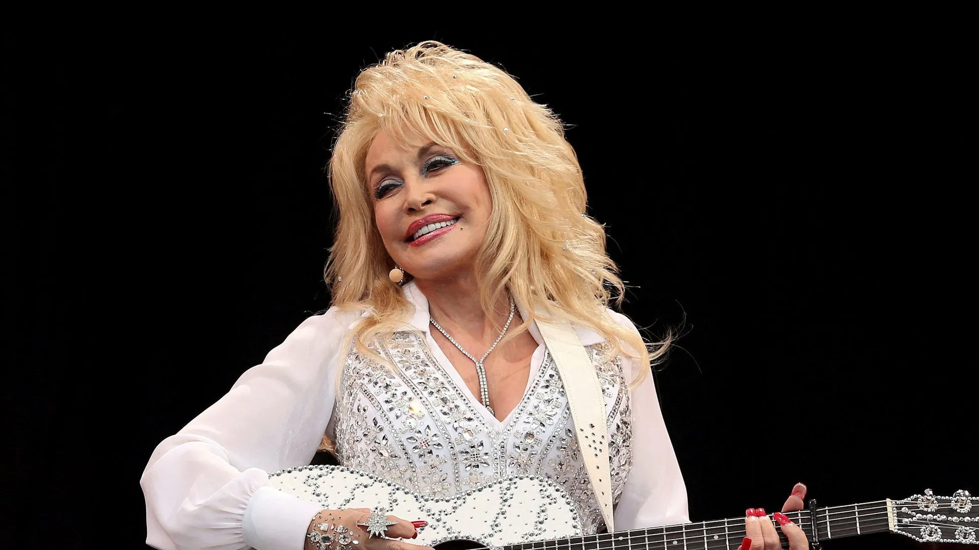 Dolly Parton, legenda muzicii country, s-a stins din viață la 80 de ani