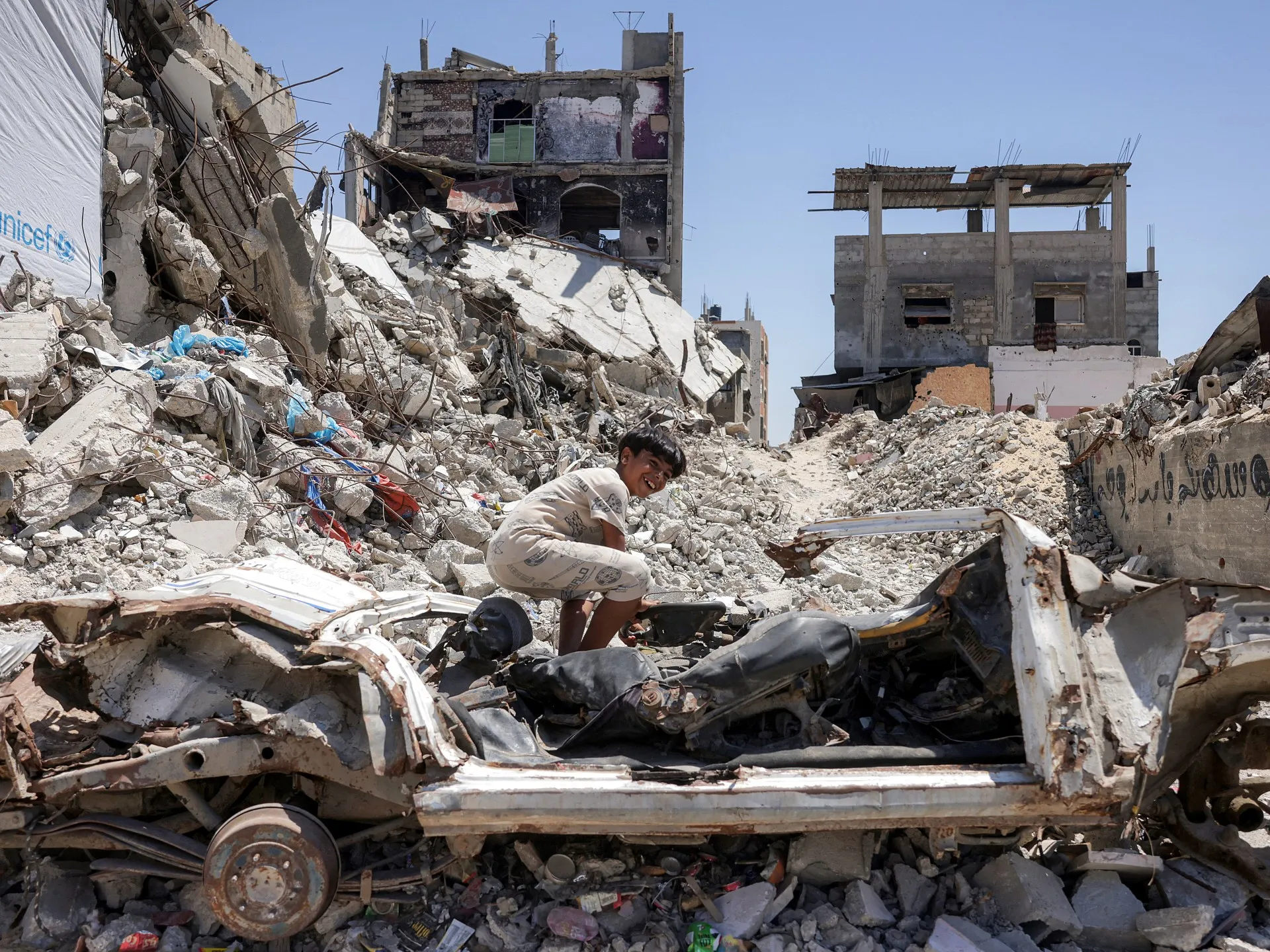 Șapte morți în Gaza: loviturile israeliene 'distrug' un depozit de ajutoare, în timp ce încetarea focului rămâne doar pe hârtie
