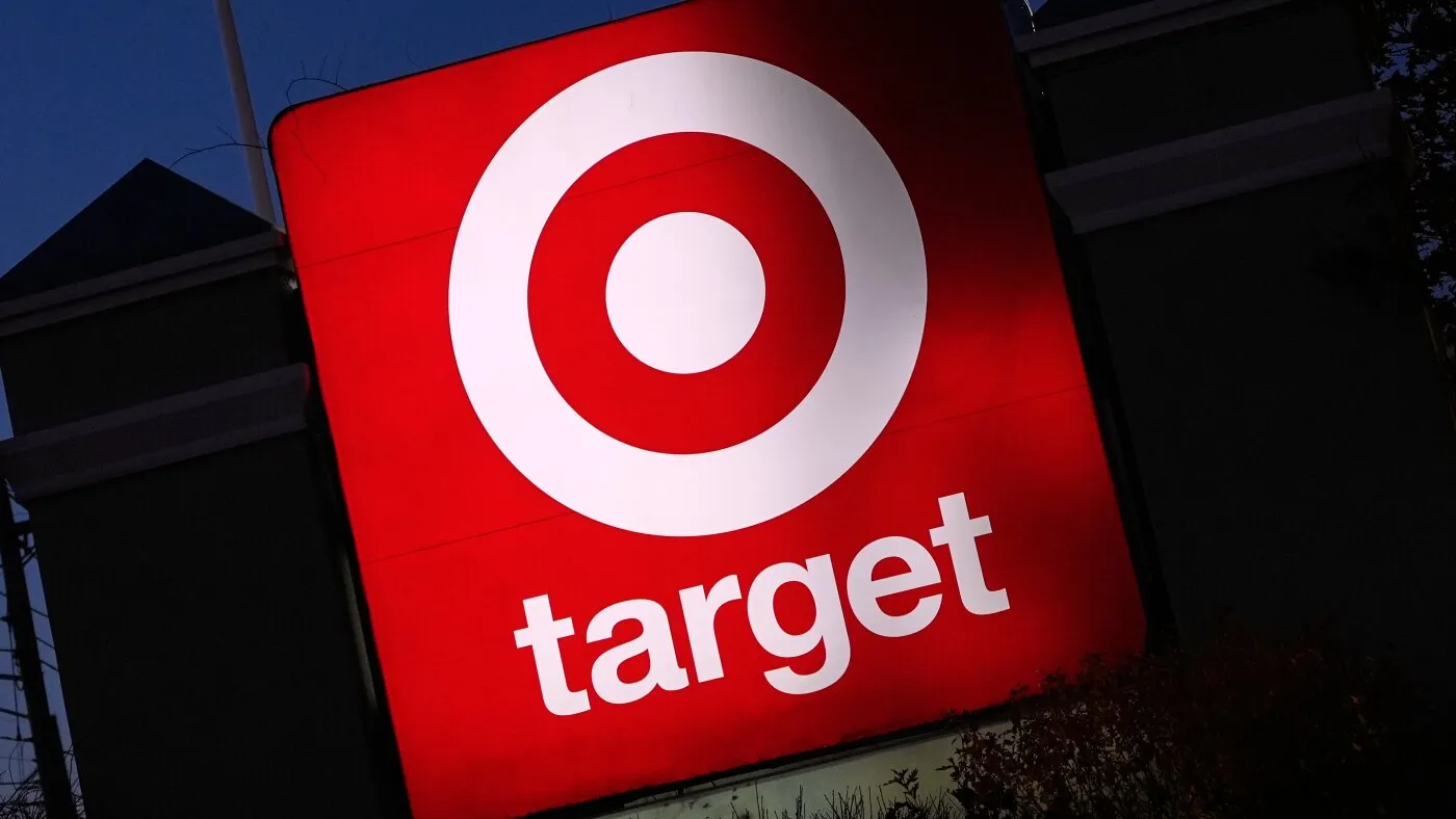 Target, din nou în centrul controversei: costumul de Halloween cu „trăsături de spectacol minstrel” stârnește un val de critici