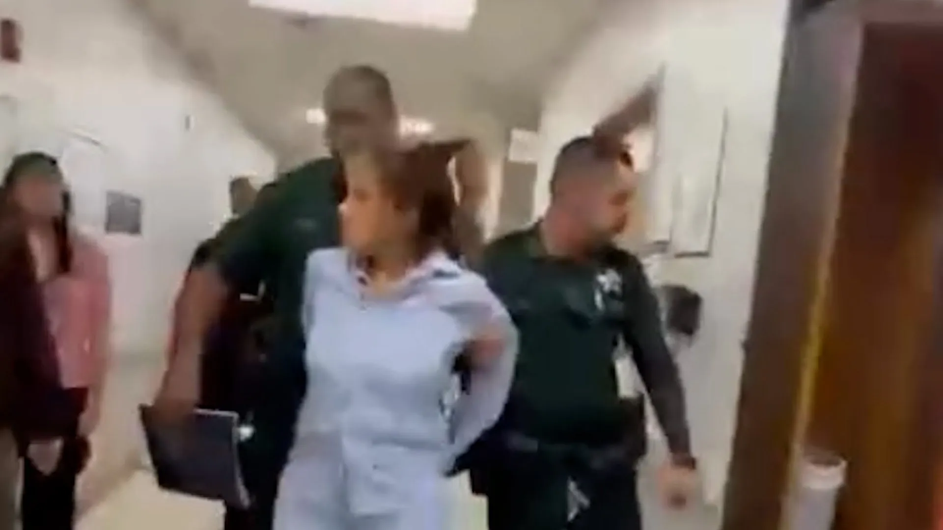 Mamă și fiică reținute de ICE într-un spital din Florida după un accident de mașină
