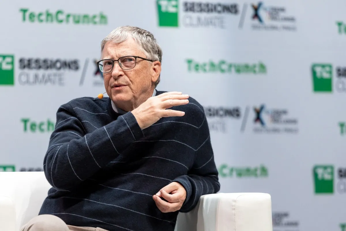 Bill Gates propune o taxă pe roboți și locuri de muncă „rezervate oamenilor” pentru a atenua impactul AI